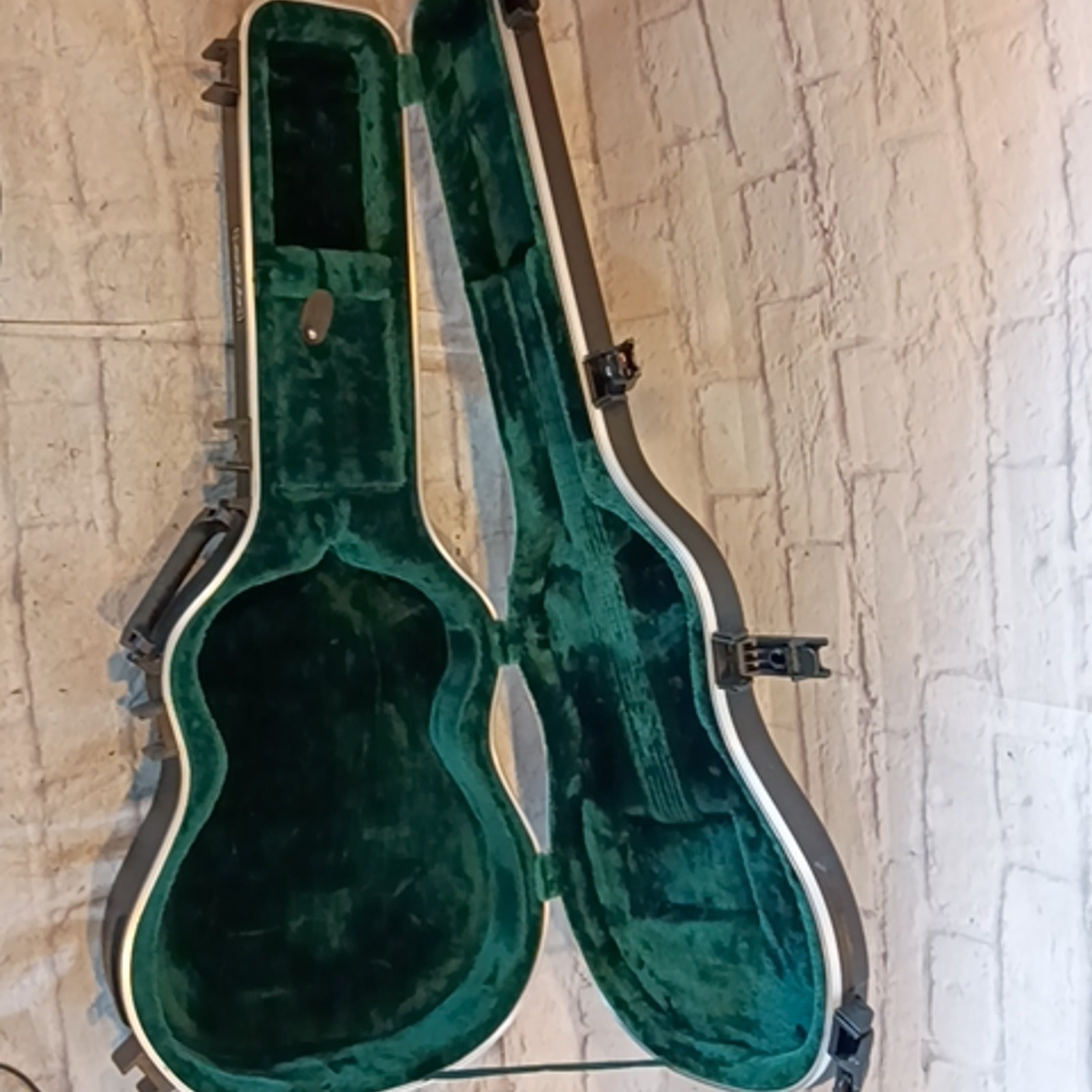 SKB 1SKB-000TSA Martin 000 Size Acoustic Hard Case