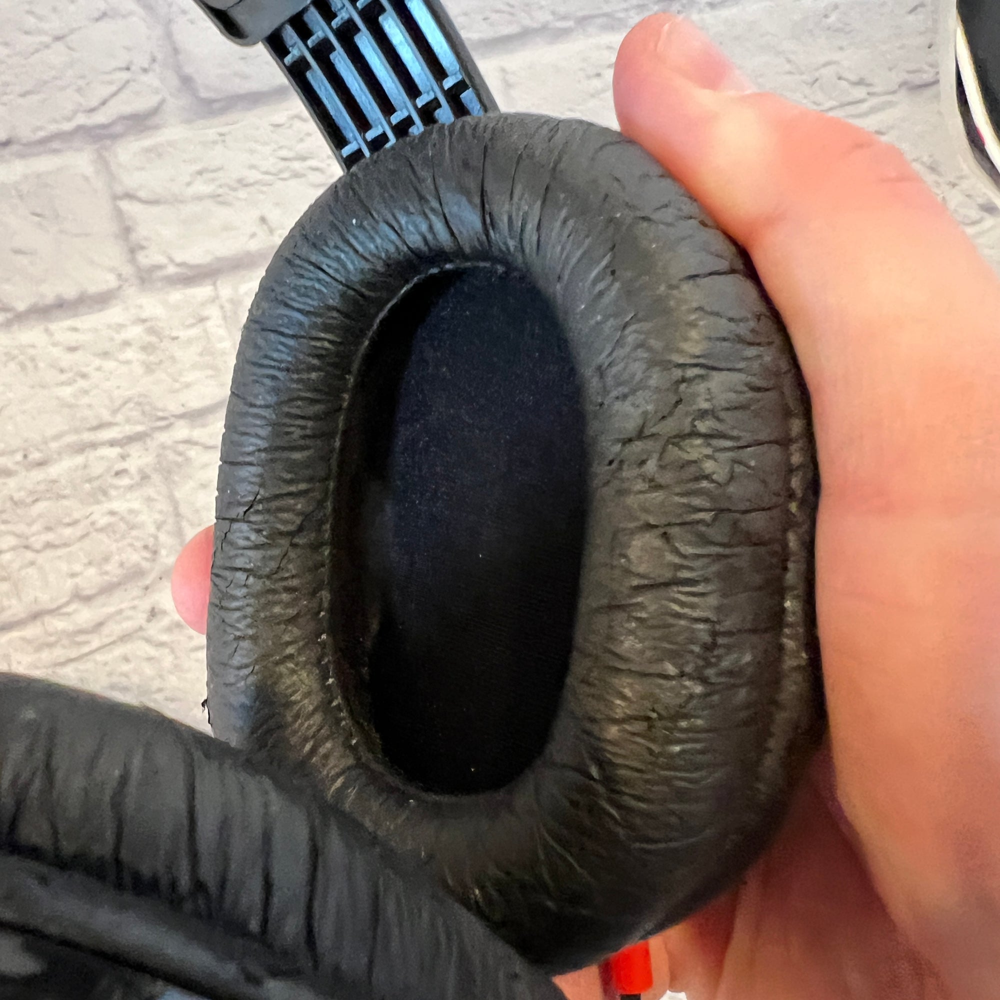 Philips Closed Back Stereo Headphones