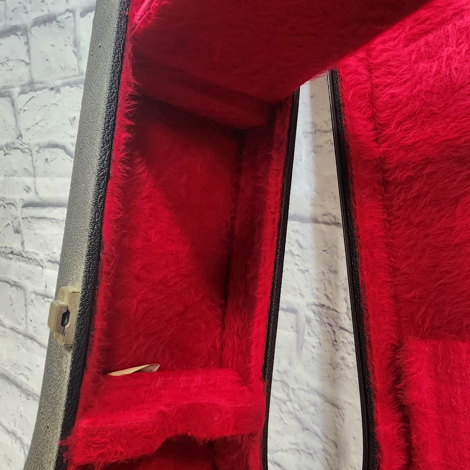 Gibson 1970s SG Hard Case Red Interior