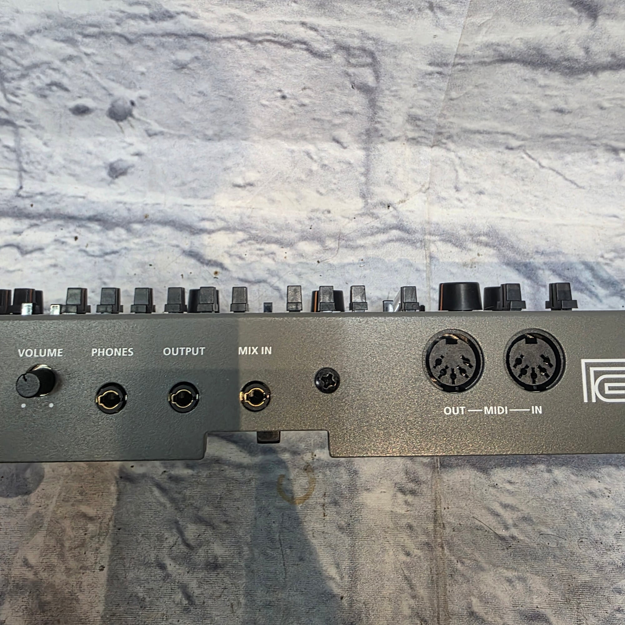 Roland SH-01A Analog Synth
