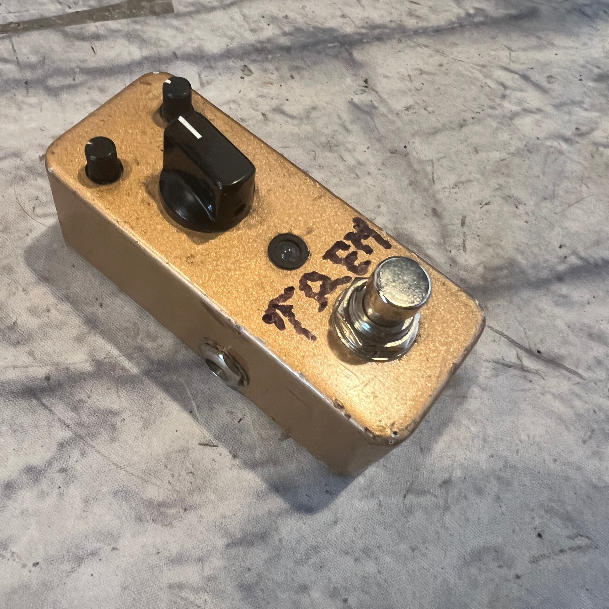 Unknown Gold Mini Tremolo Pedal