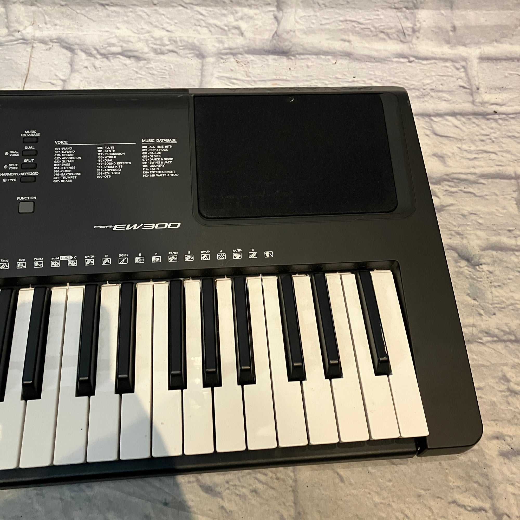 Yamaha PSR-EW300 Digital Piano