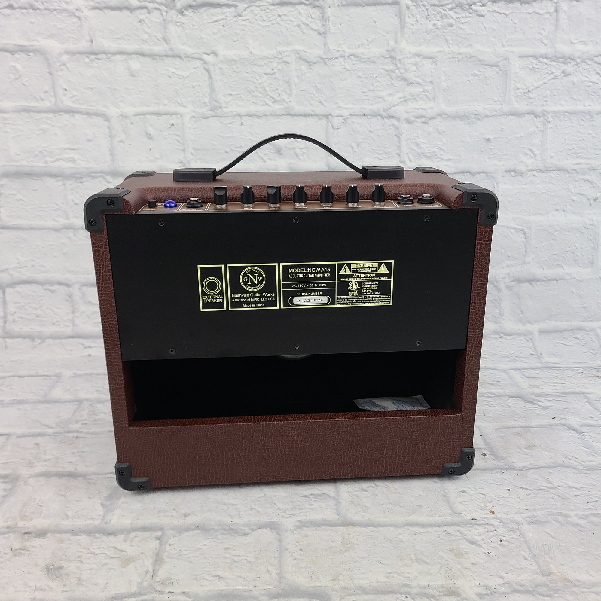 Nashville Guitar Works NGWA15 15 Watt Acoustic Guitar Amp