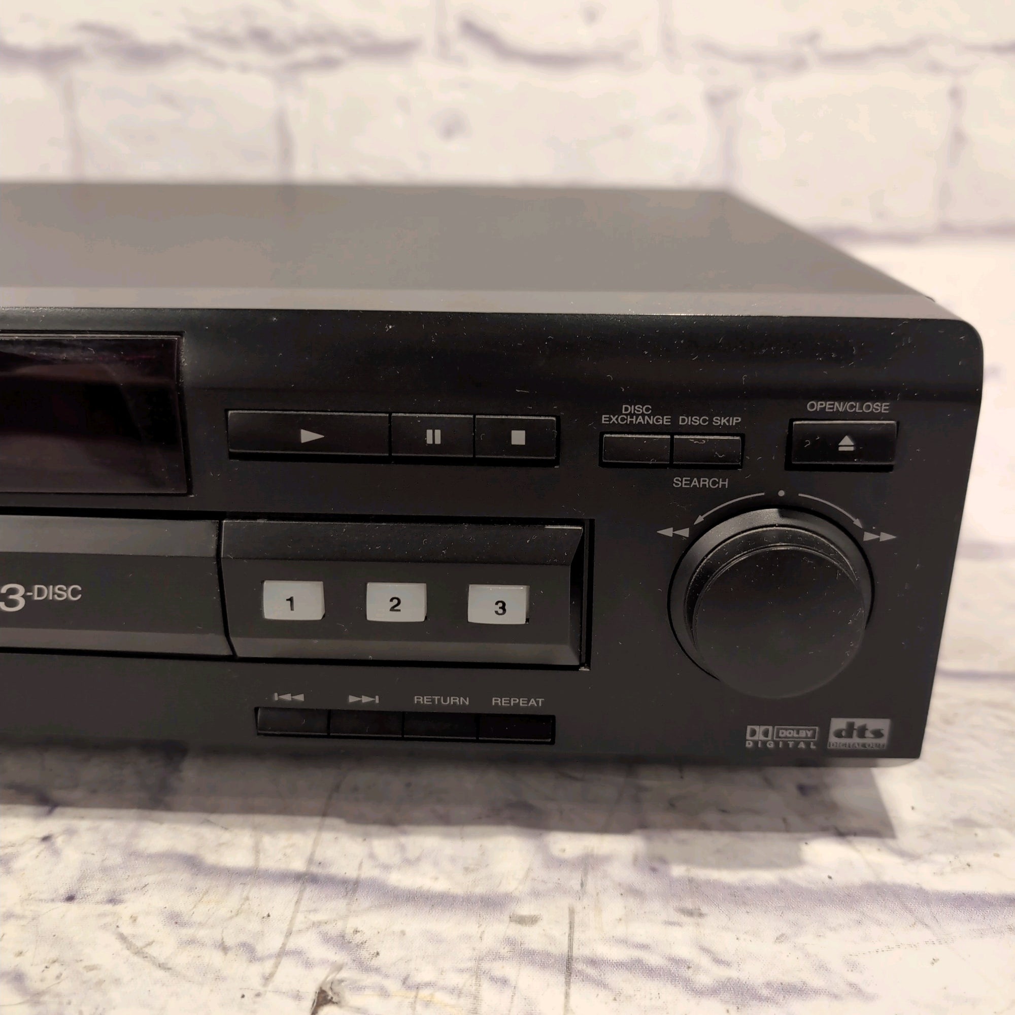 APEX AD-703 3-Disc Digital Video DVD Player and Karaoke