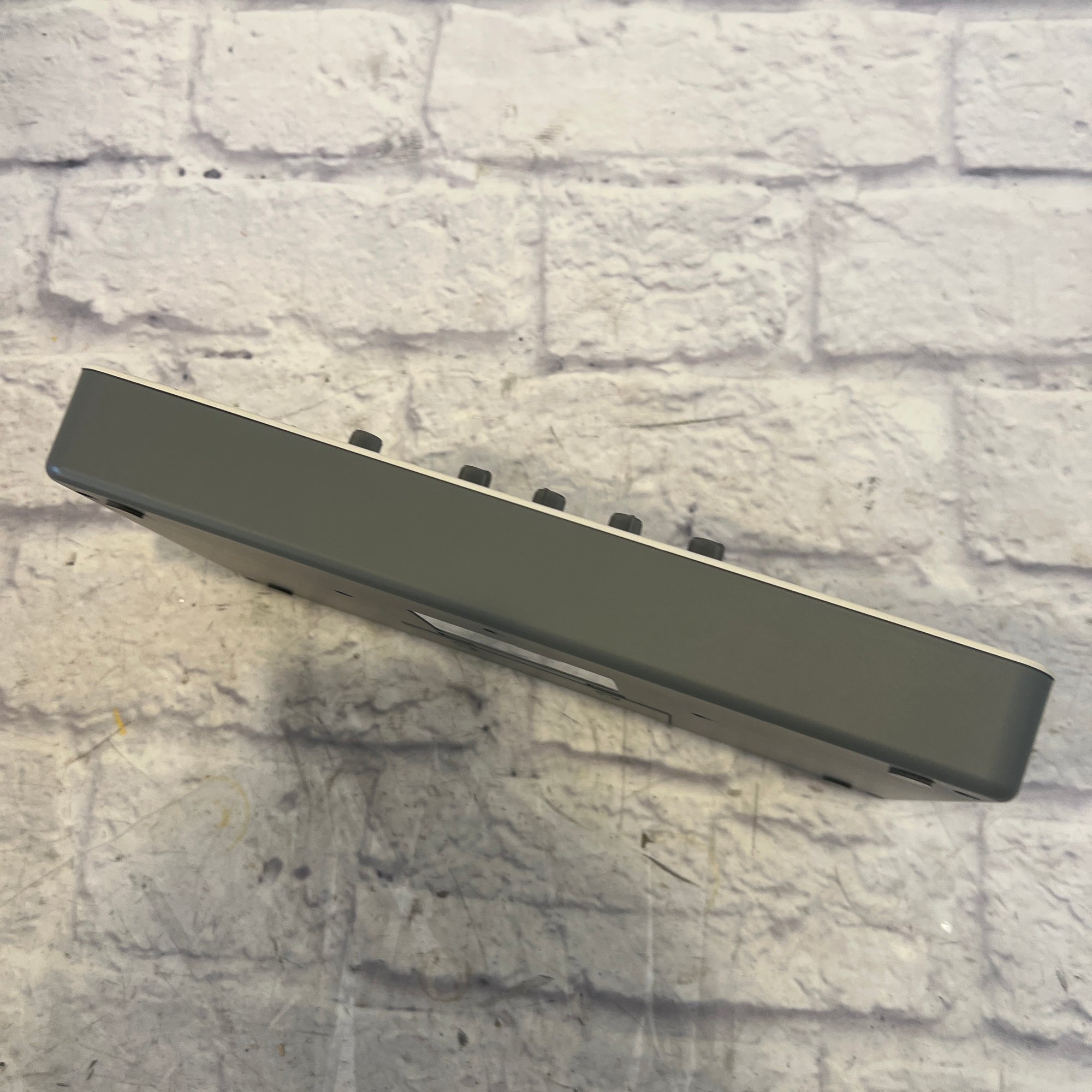 Sonicwave Liven Lofi-12 Sampling Groovebox