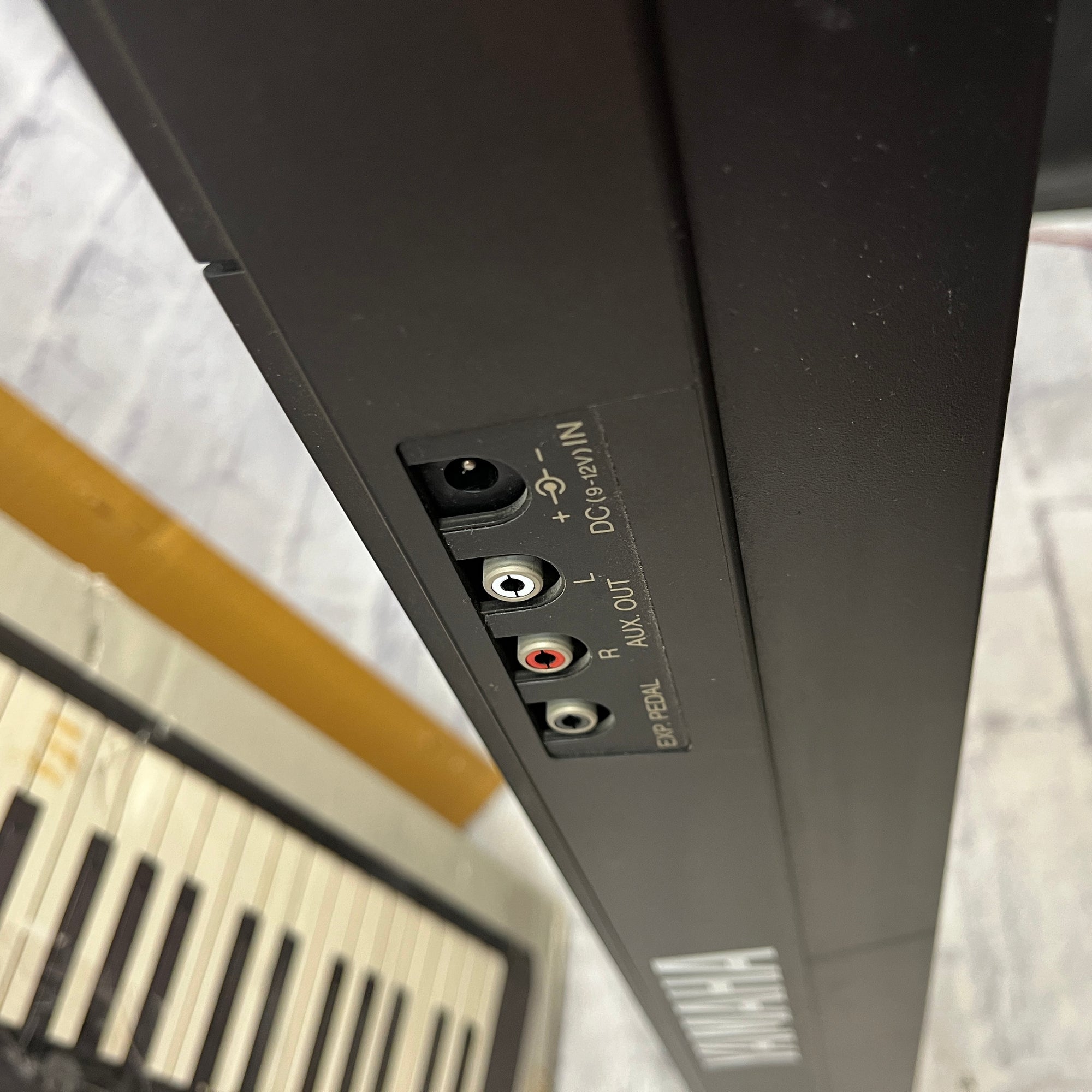 Yamaha PSR-32 Electronic Keyboard
