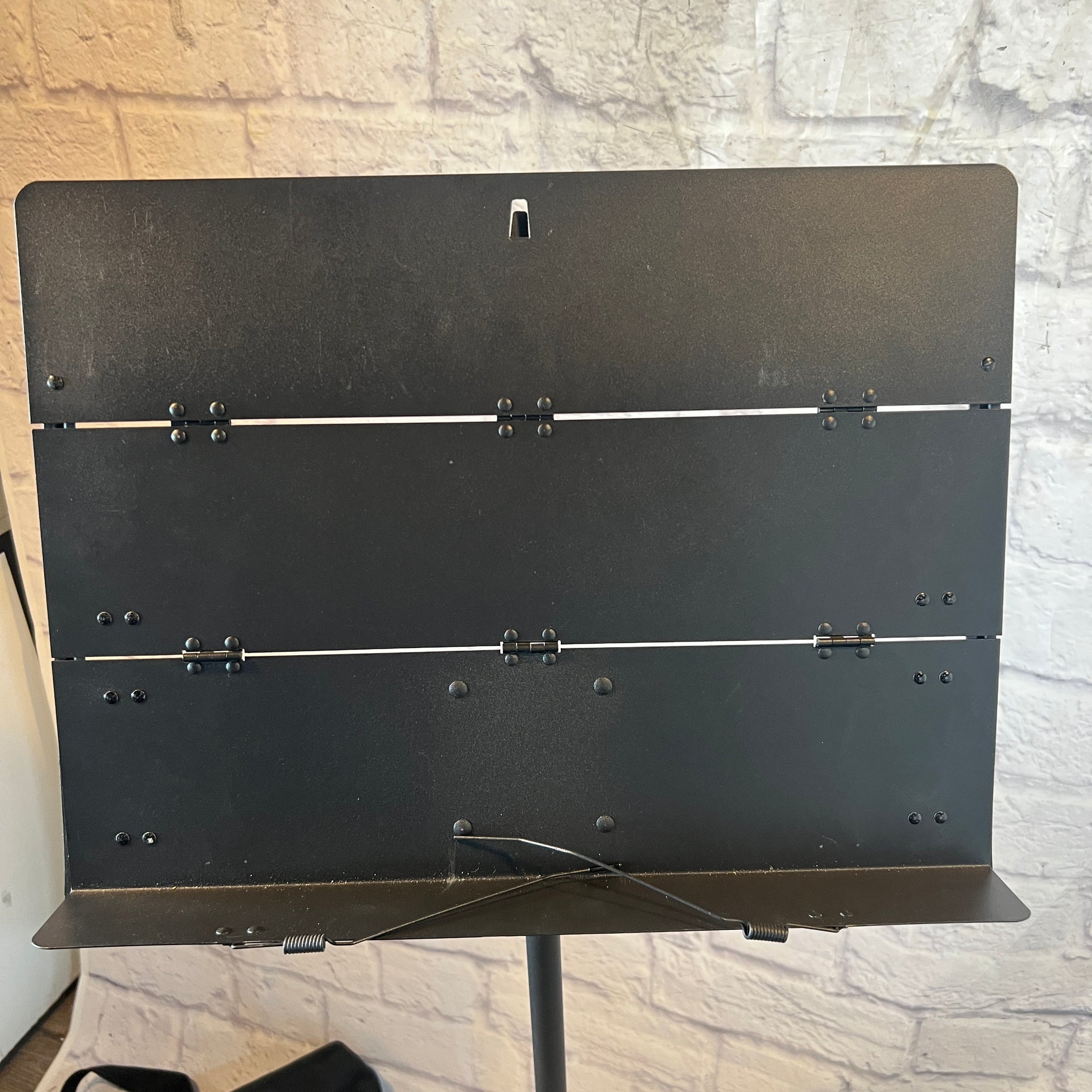 Cahaya Foldable Conductor Music Stand with Bag Sheet