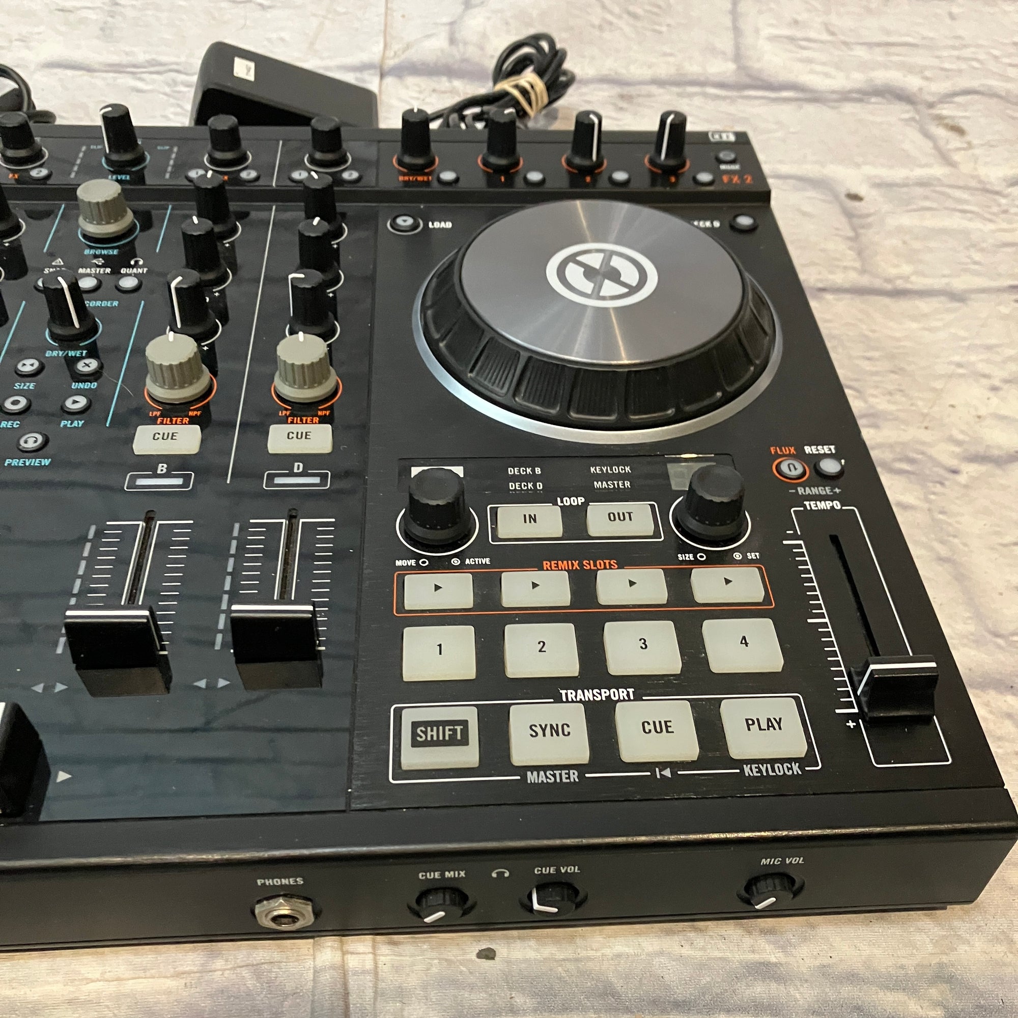 Native Instruments Traktor Kontrol S4 MK2