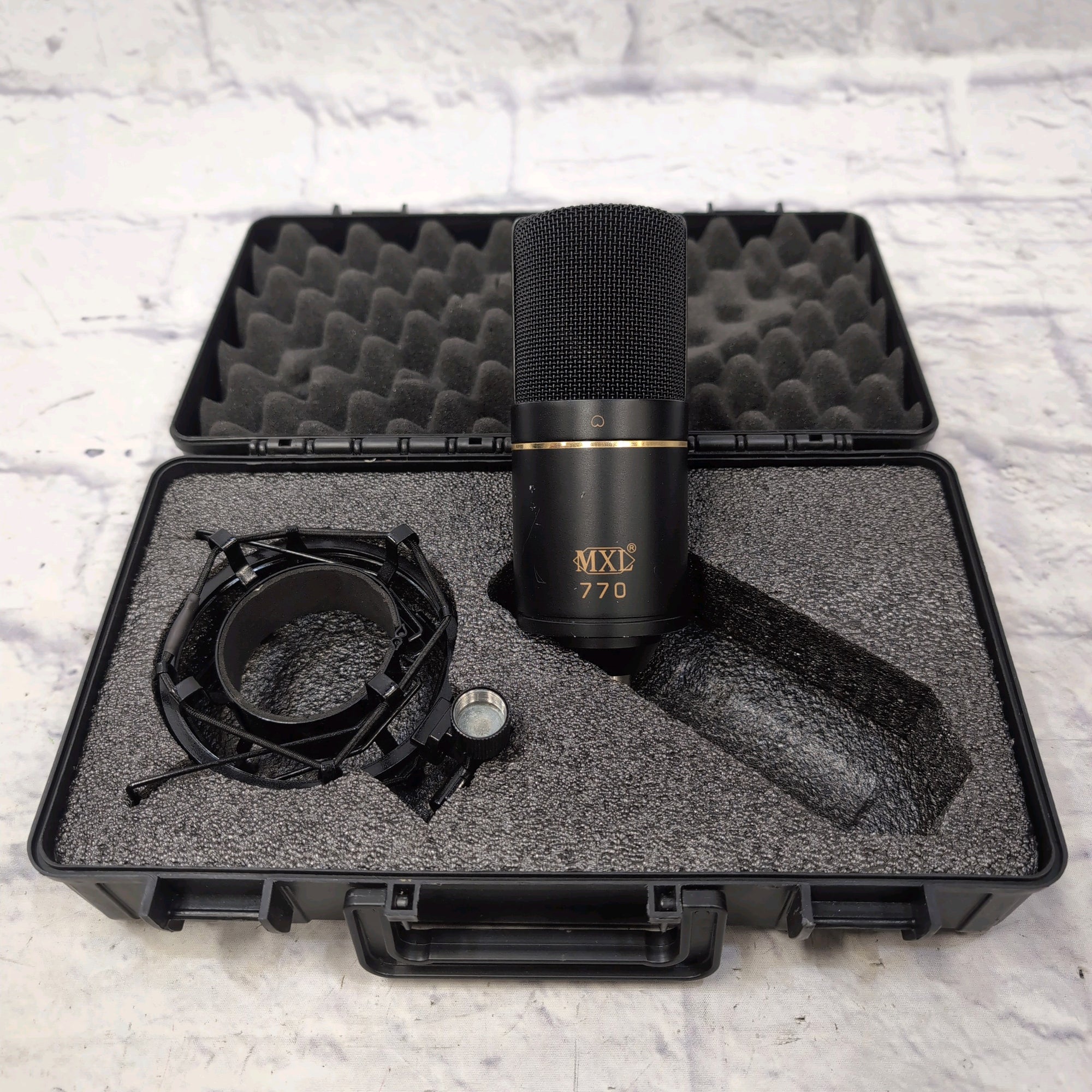 MXL 770 Condenser Microphone with Shock Mount