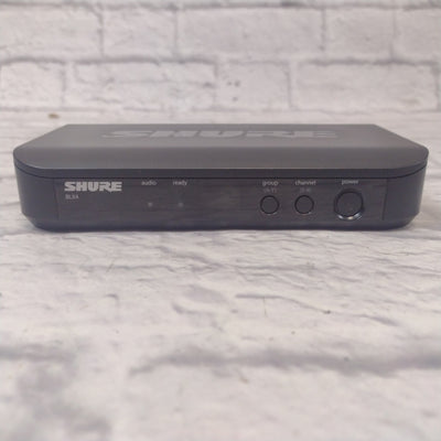Shure BLX4 Receiver / with PG58 BLX2 H10 Wireless Microphone and Hard Case