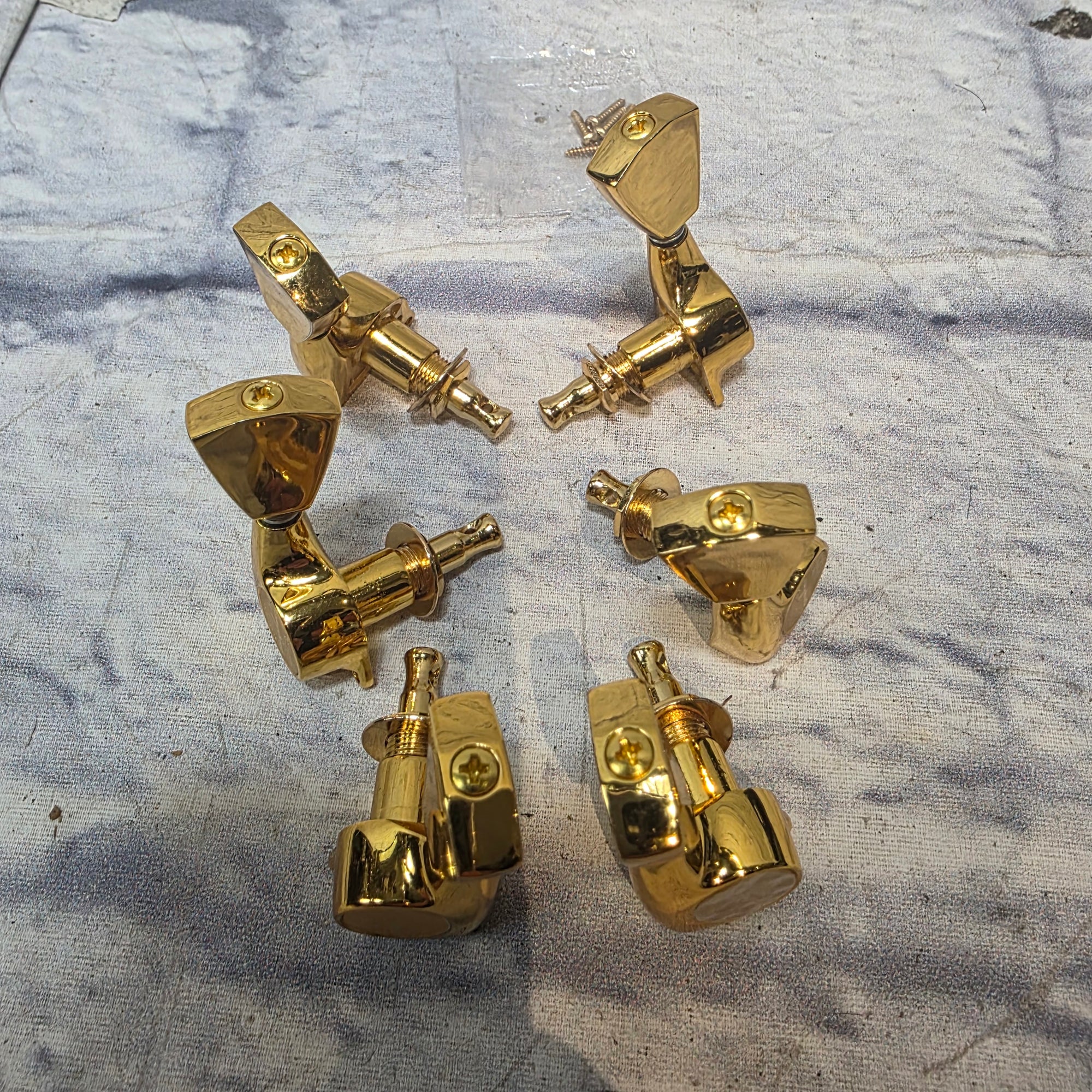 Guyker Professional Gold Tuning Machines 1.21 Ratio (6 Count) Tuners