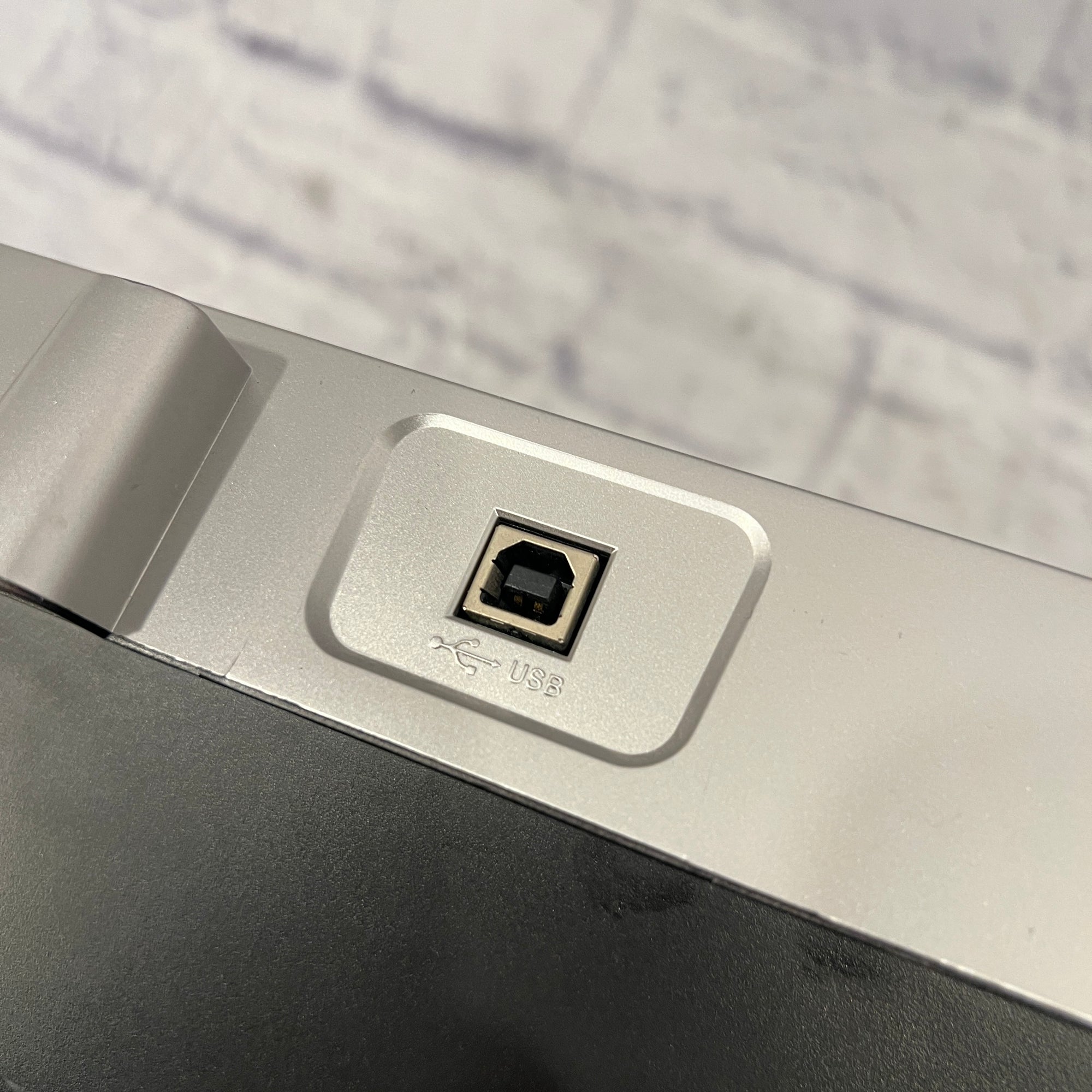 Casio LK-220 61-Key Electronic Keyboard with Lighted Keys