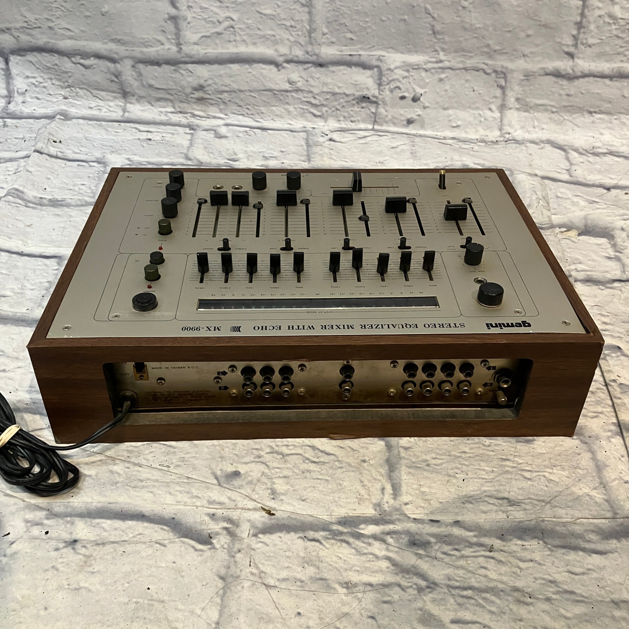 Gemini MX-9900 Stereo Equalizer Mixer with Echo