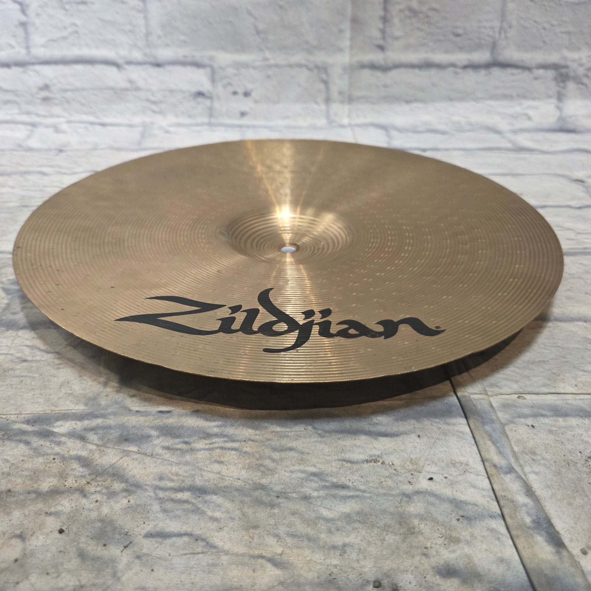 Zildjian ZHT 16" Medium Thin Crash Crash Cymbal