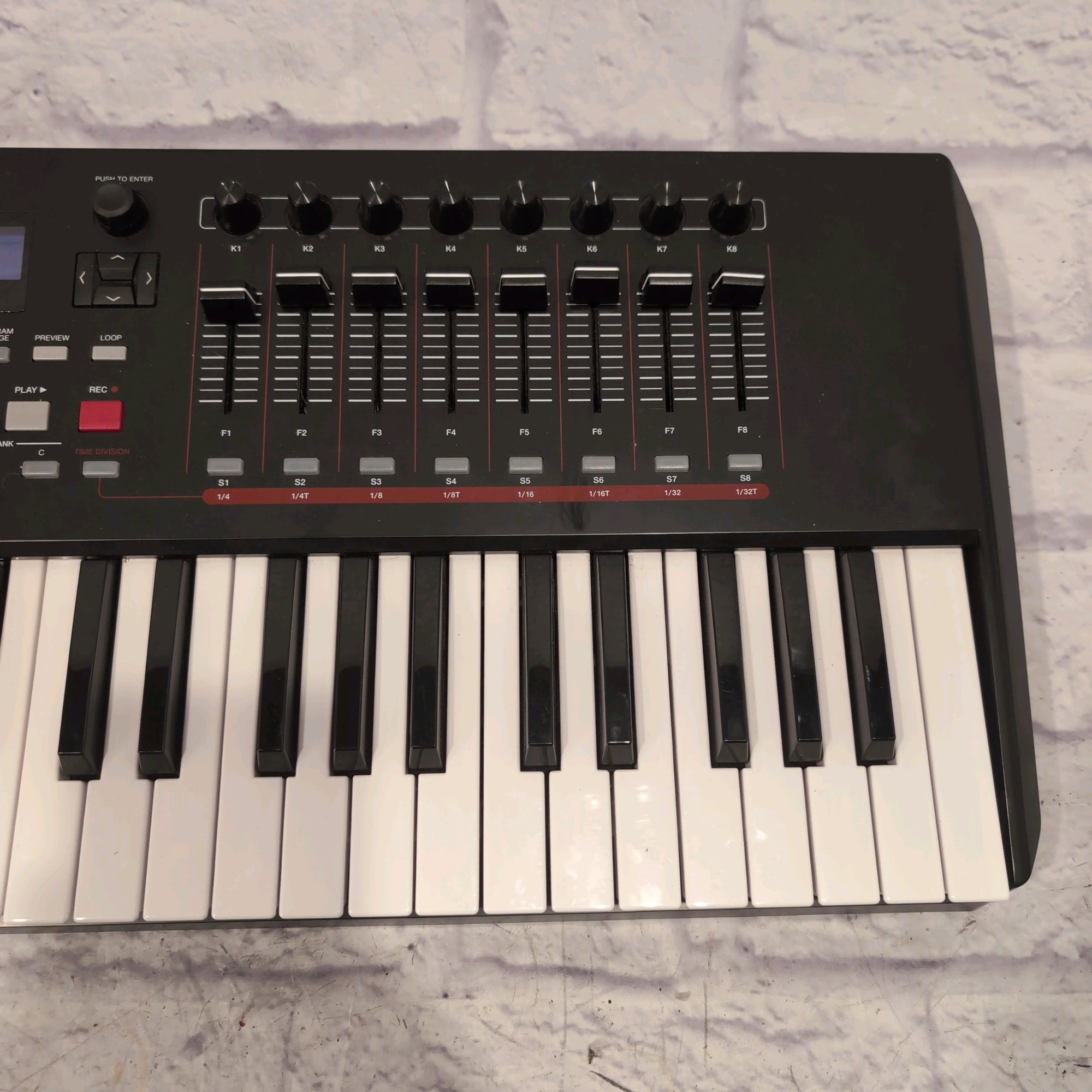 Akai MPK261 Midi Controller Keyboard