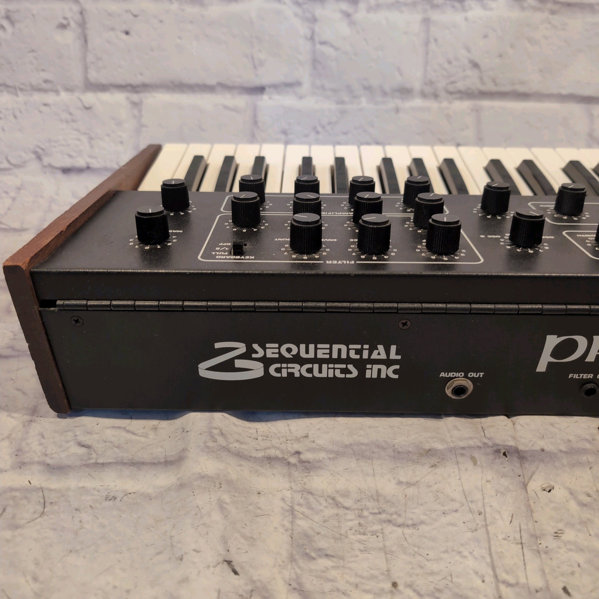 Sequential Circuits Prophet 600 Analog Synth w/ Gigskinz Case