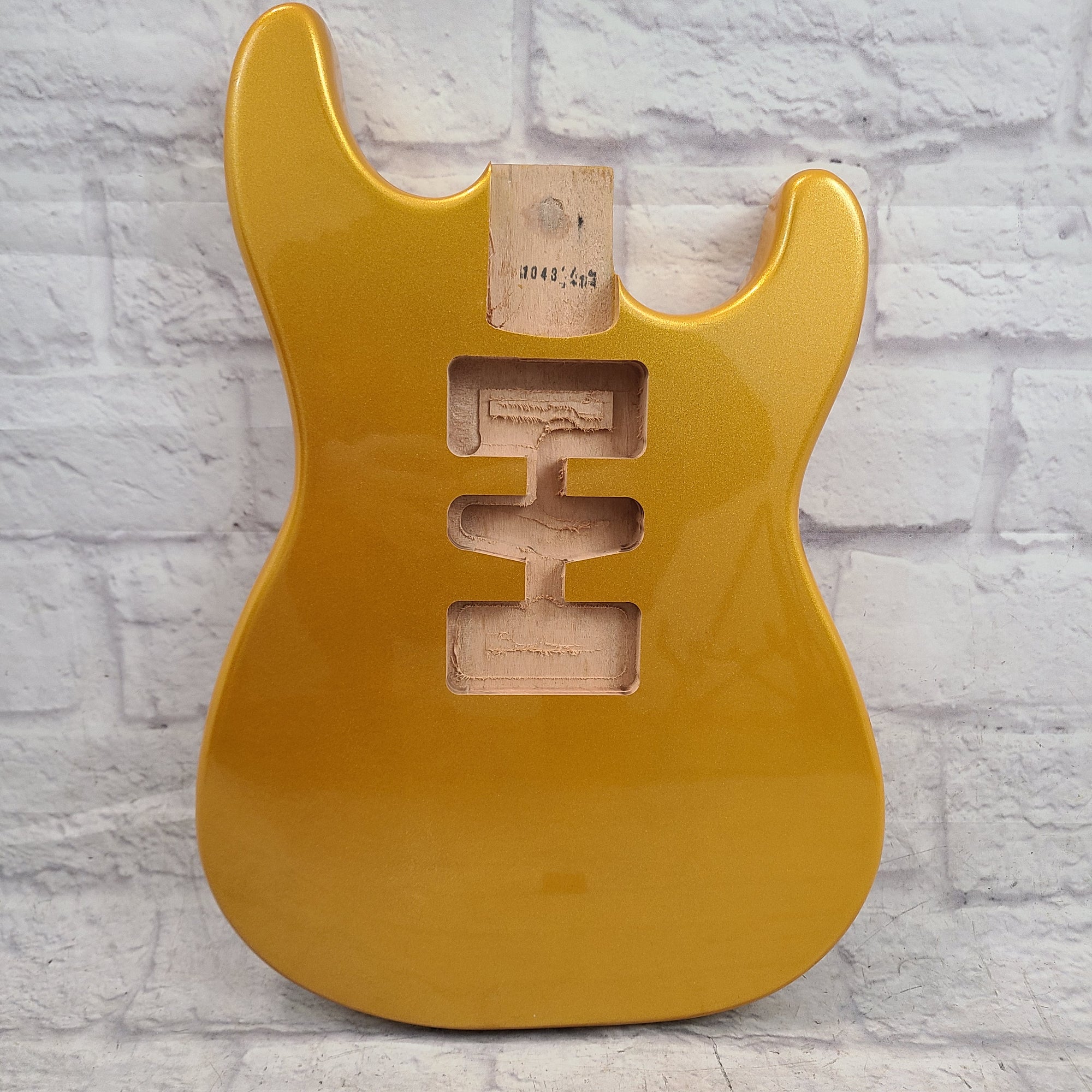 Brio Gold Sparkle S-Style Replacement Body (HSH, SSS, HSS)