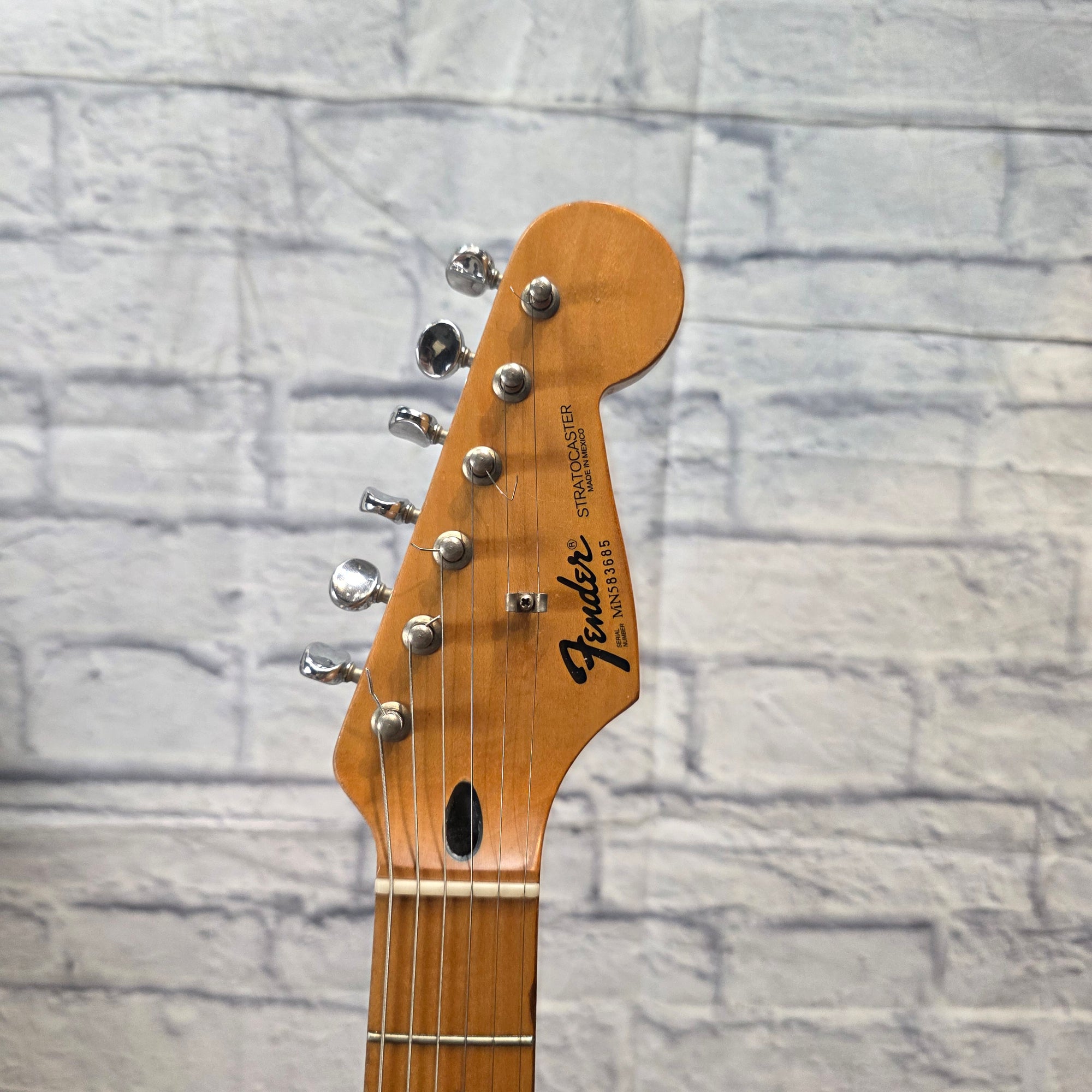 Fender  Traditional Stratocaster (1996-1998) Hybrid Electric Guitar