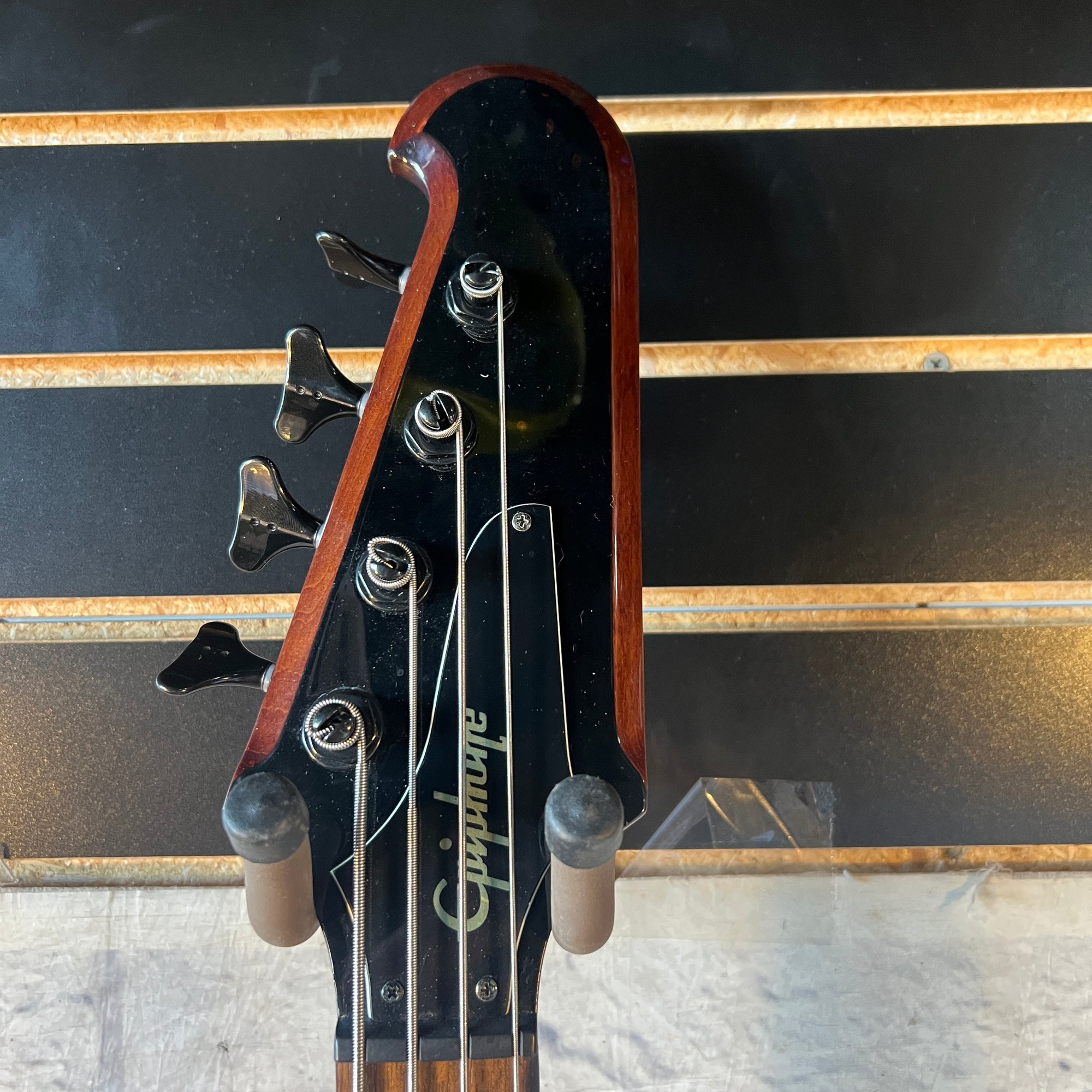 Epiphone Thunderbird 2010 4 String Bass with Hard Case