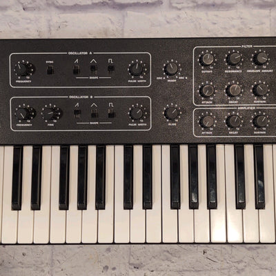 Sequential Circuits Prophet 600 Analog Synth w/ Gigskinz Case