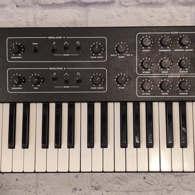 Sequential Circuits Prophet 600 Analog Synth w/ Gigskinz Case