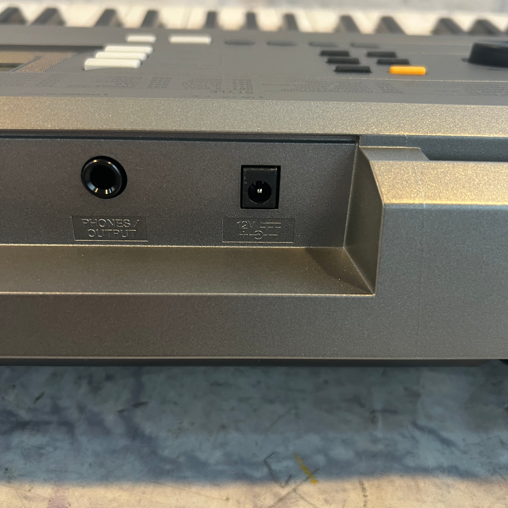 Yamaha PSR-E353 61-Key Electronic Keyboard