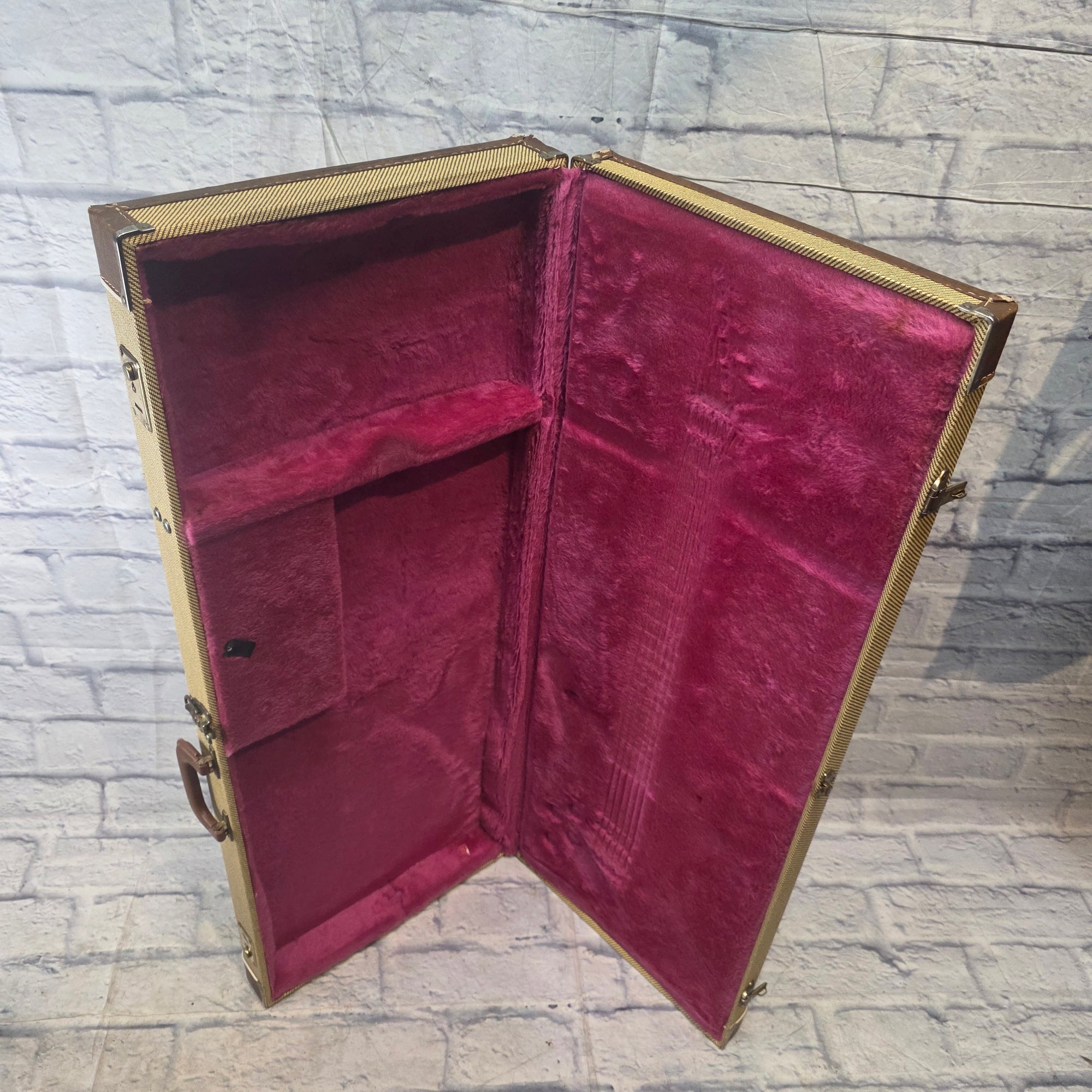 Washburn Brown Hard Case - Pink Interior Hard Case