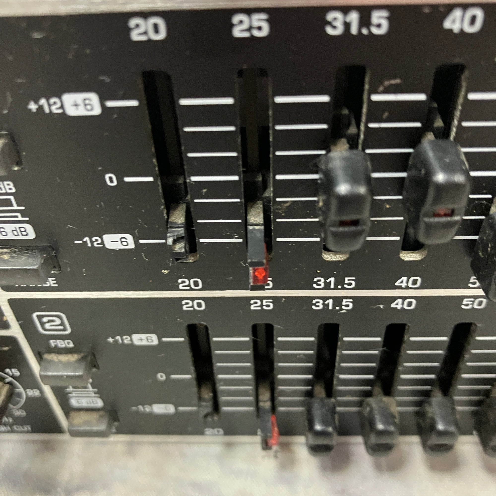 Behringer Ultragraph Pro Rack EQ