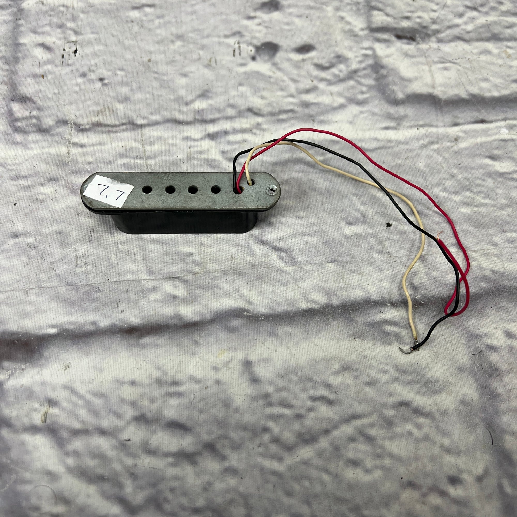 Unknown 7.7k 3 conductor Single Coil Pickup