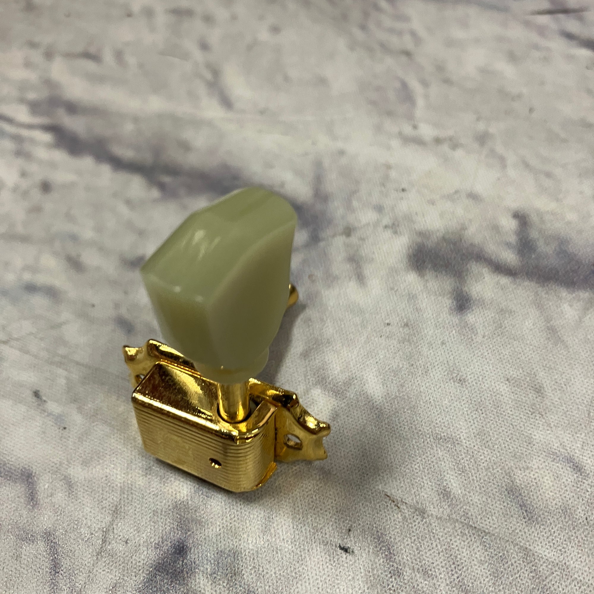 Epiphone Single Gold Tuning Machine 3x3 Bass Side