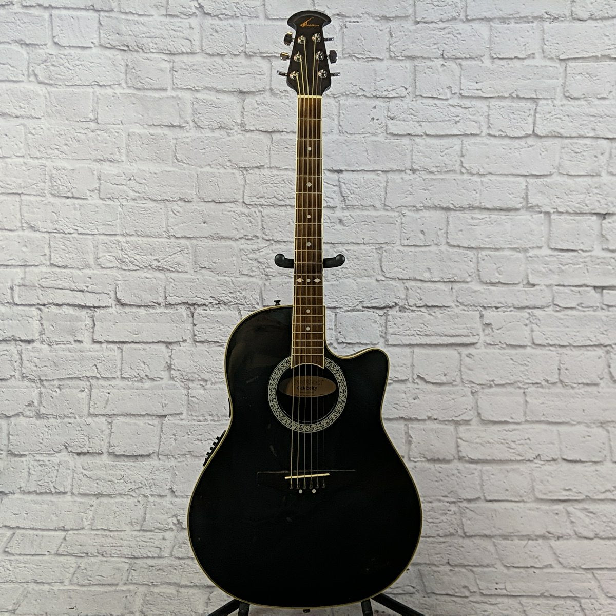 Ovation Celebrity Acoustic CC-057 Gloss Black Shallow Body W/ Hard Shell Case