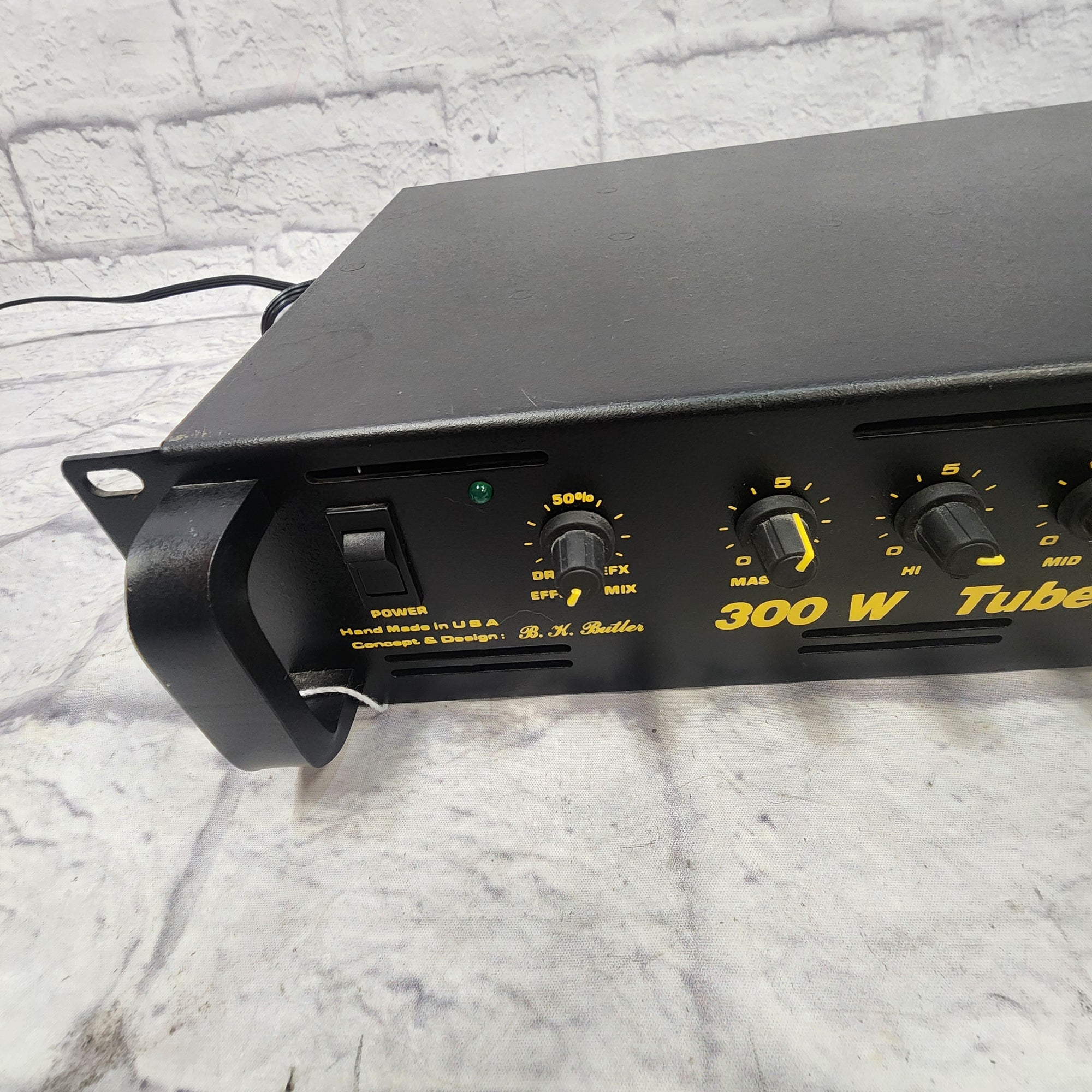 Tube Works RT-3300-R Bass Head (AS IS) - Evolution Music