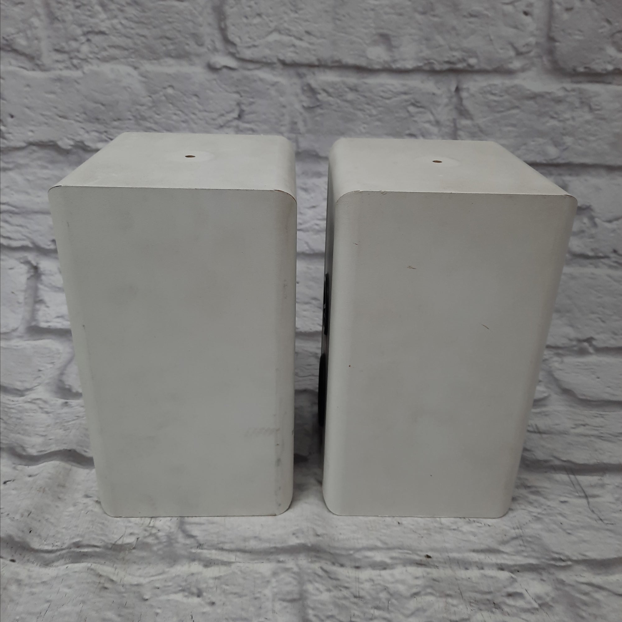 Unknown White Near Field Monitors (Pair)