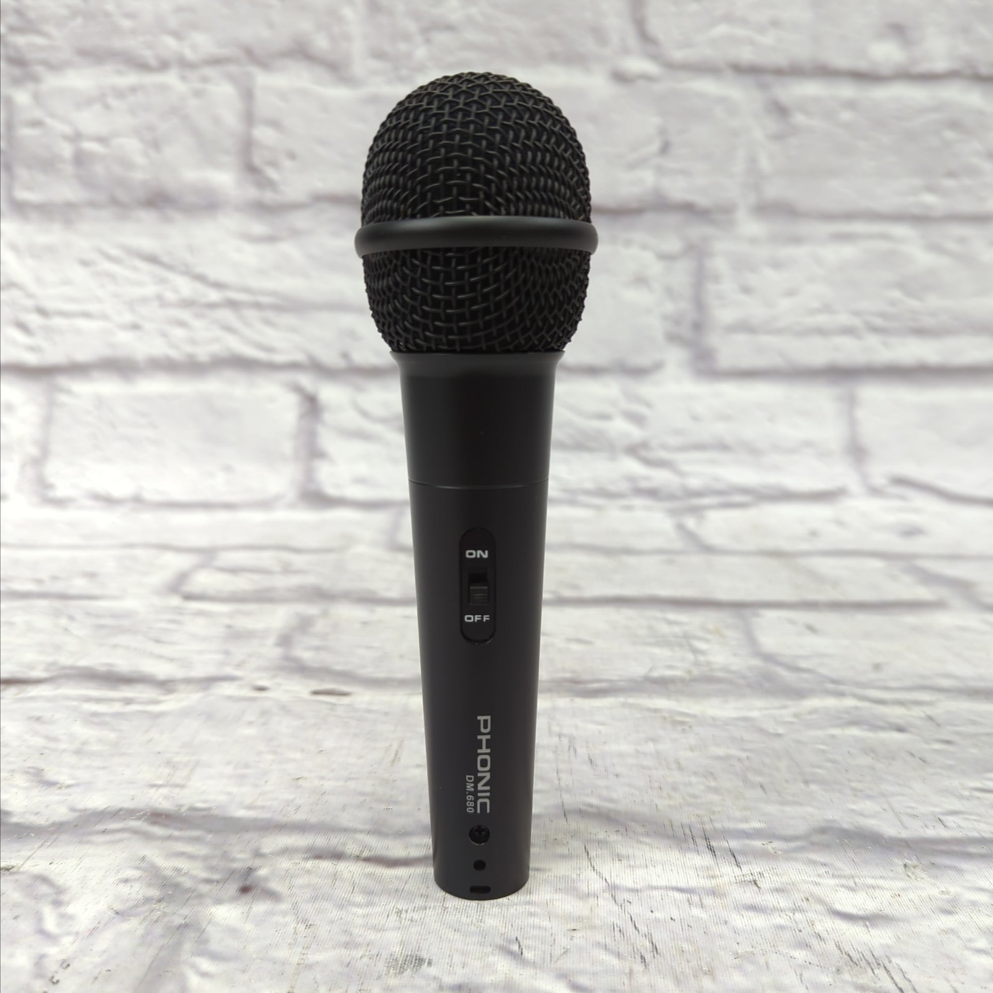 Phonic DM.680 Dynamic Vocal Microphone w/ Switch and Bag