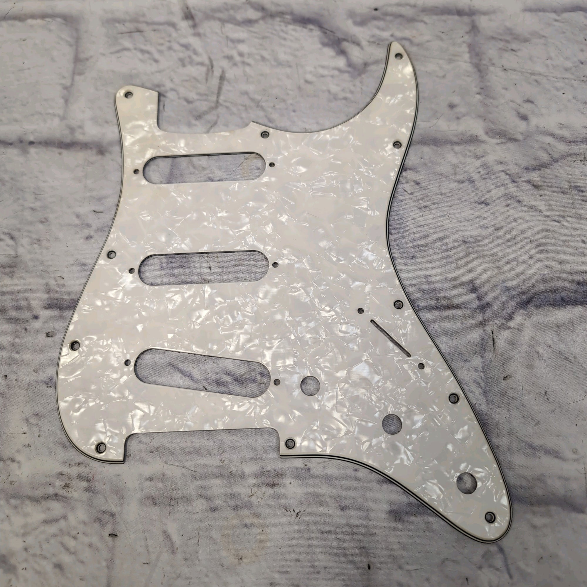 Unknown Strat Pickguard White Pearl