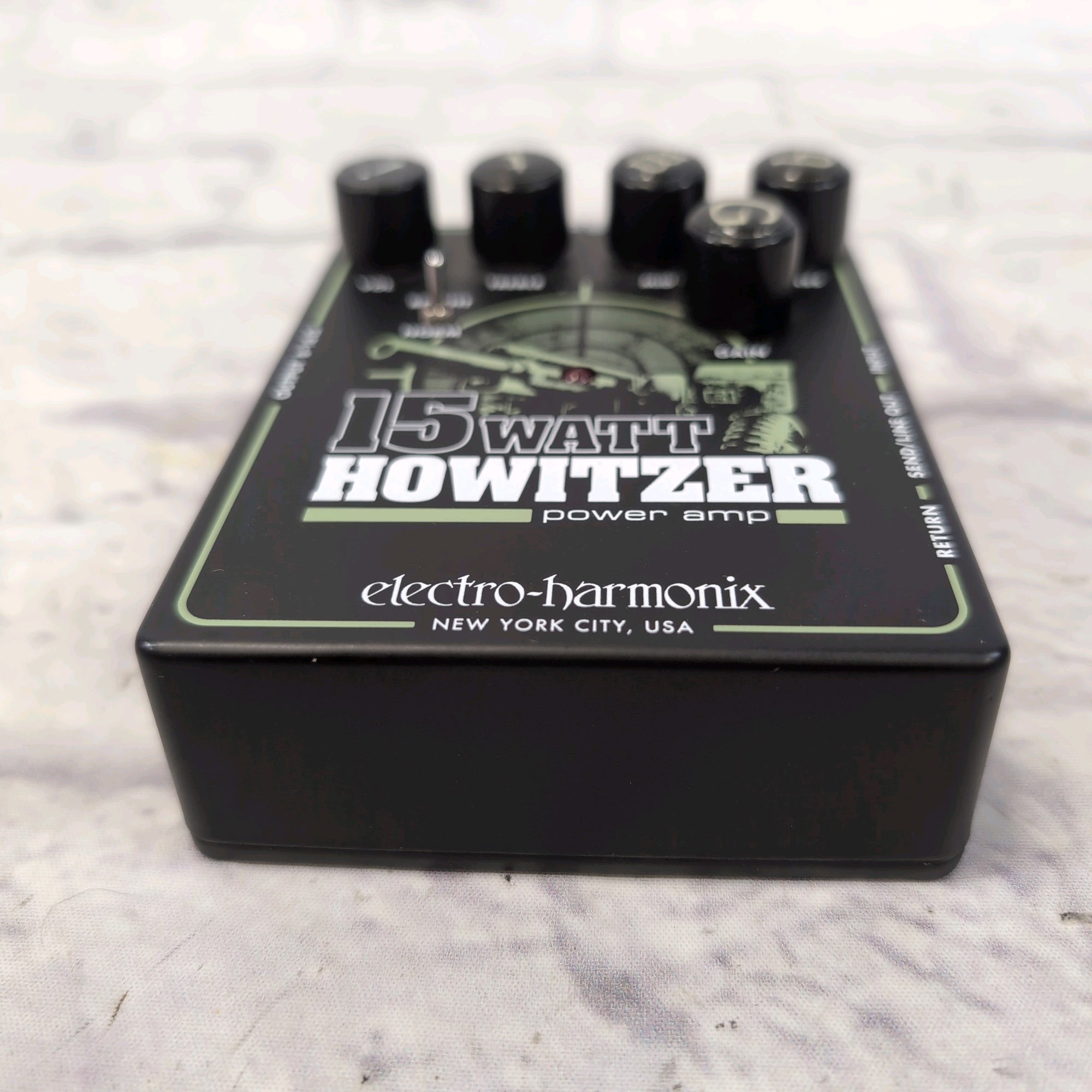Electro-Harmonix 15-Watt Howitzer Power Amp Preamp Pedal