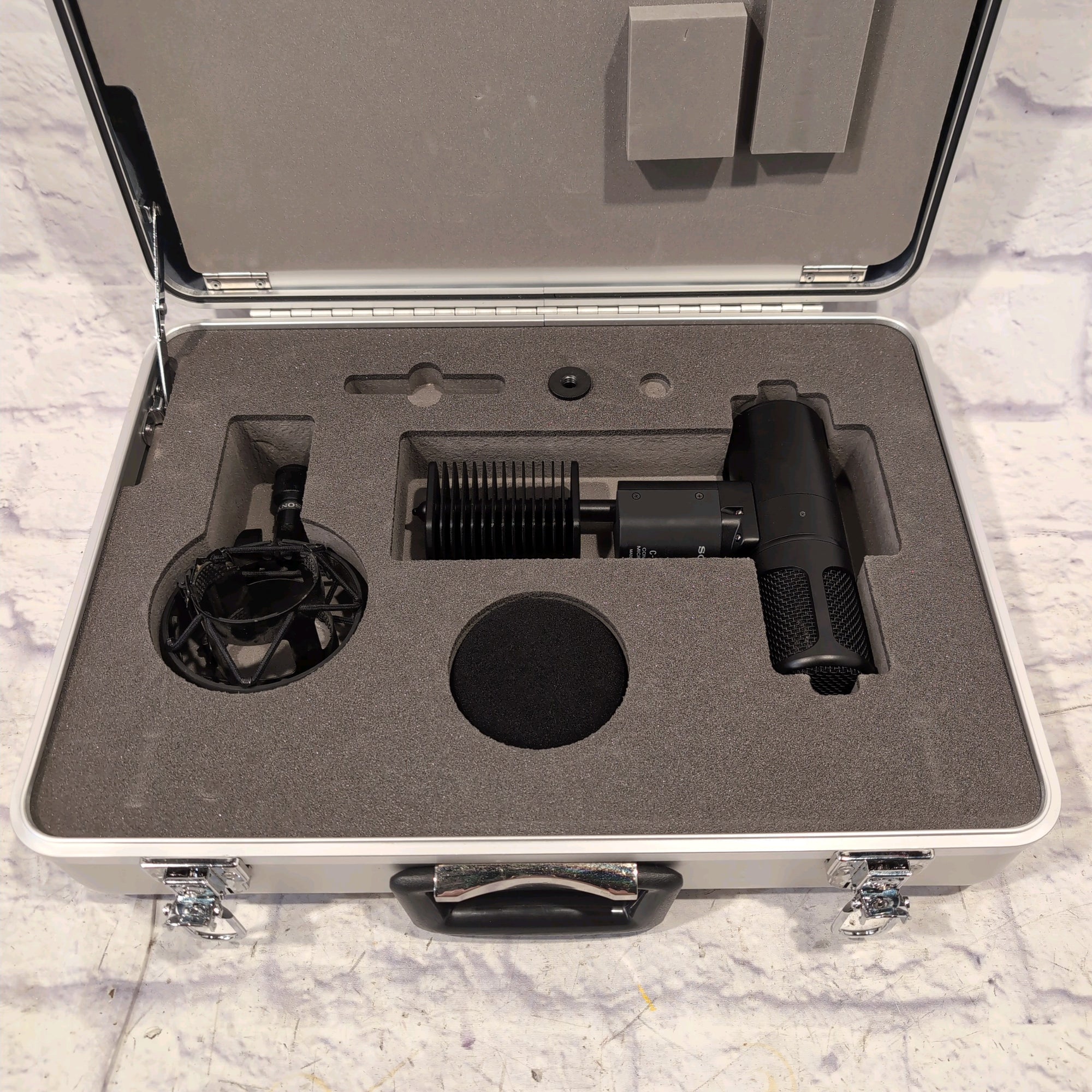 Sony C-800G Large-Diaphragm Tube Condenser Microphone