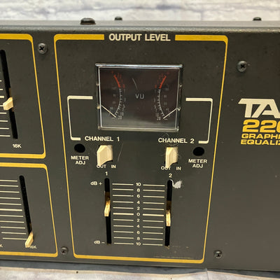 Tapco 2200 Graphic Equalizer Rack EQ