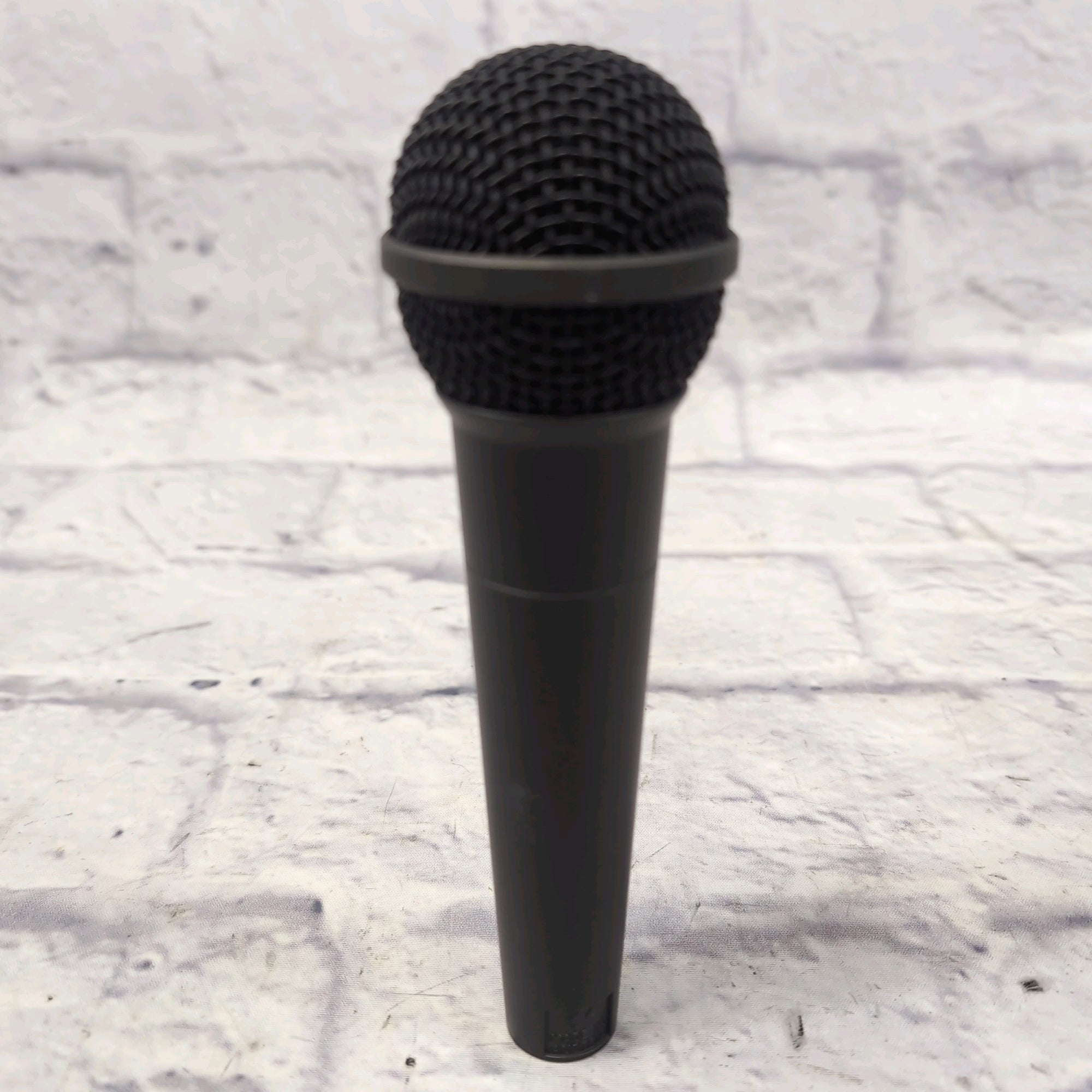 AKG D590S Dynamic Vocal Microphone with Switch