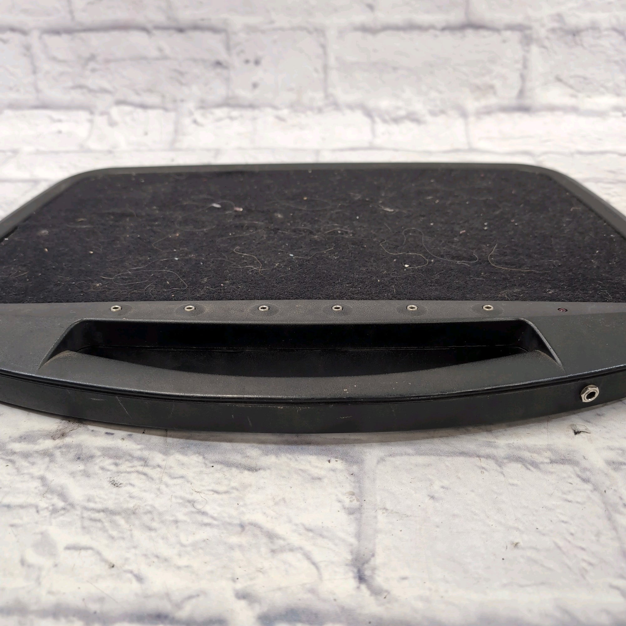 SKB Pedalboard with Case NO POWER CABLES INCLUDED