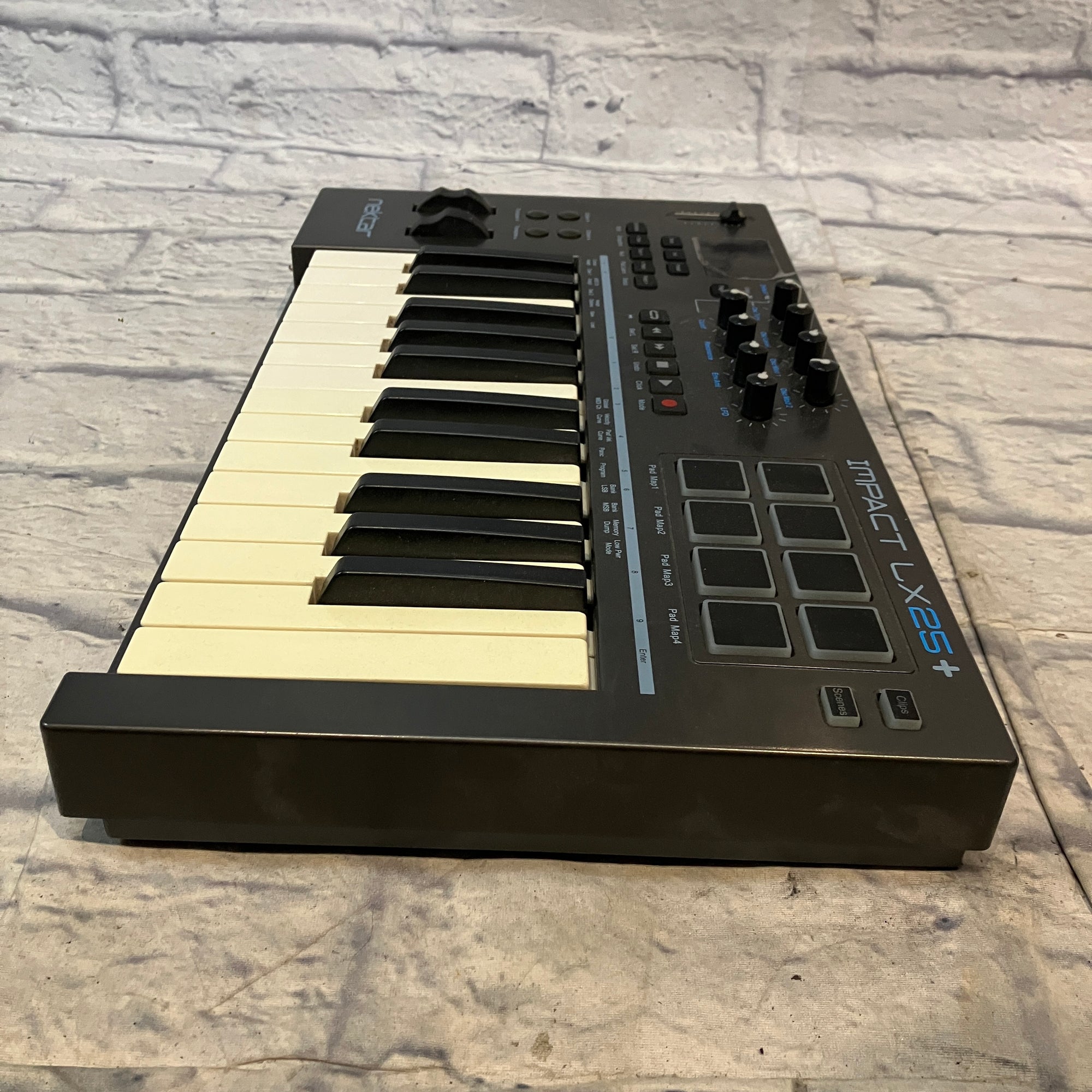Nektar Impact LX25 Midi Controller