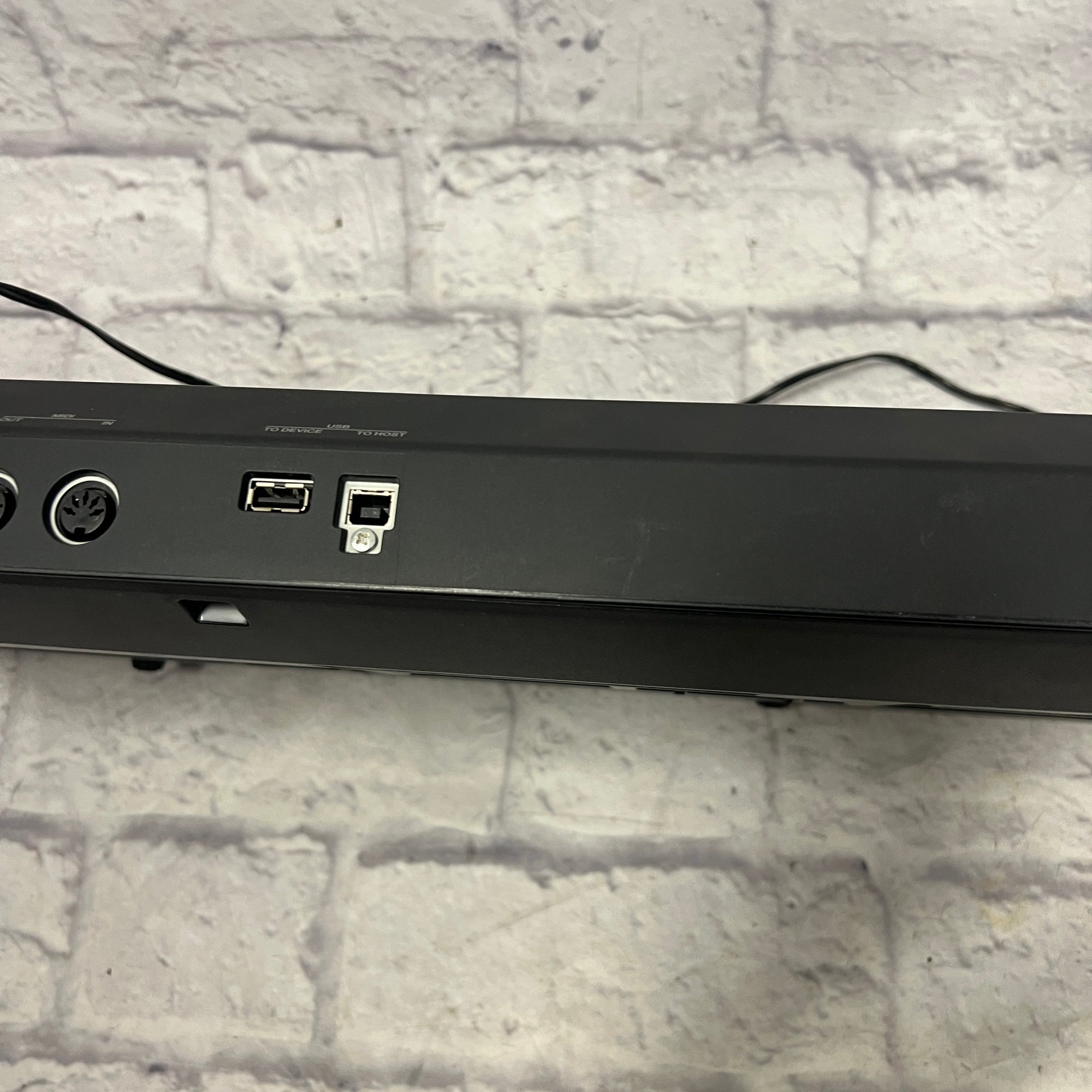 Yamaha MX49 49-Key Synthesizer with Power Supply