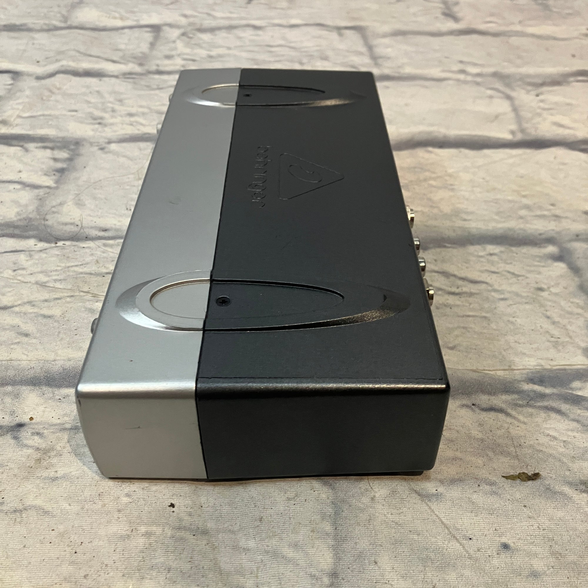 Behringer Mini FBQ 9-Band Graphic EQ