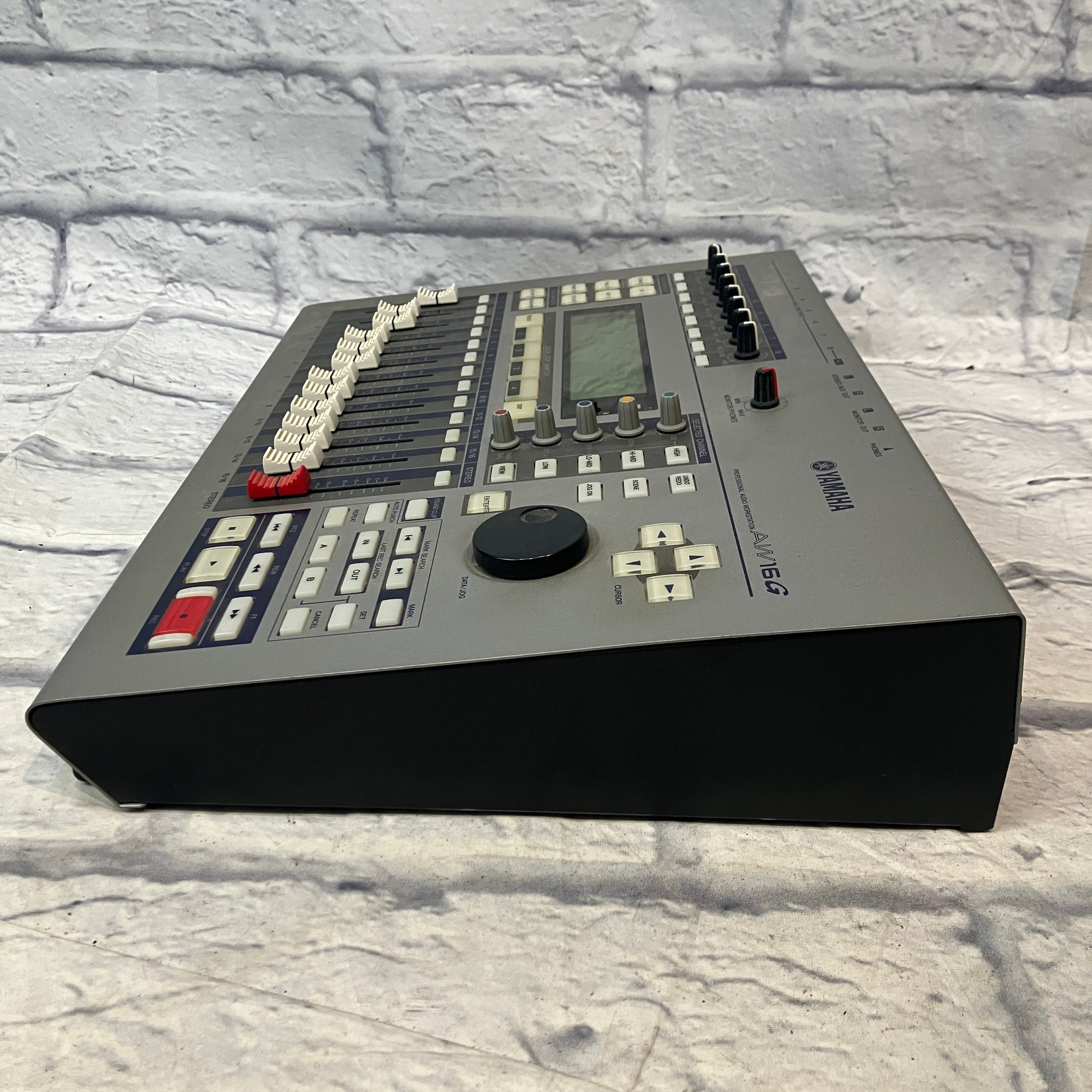 Yamaha AW16G Professional Audio Workstation