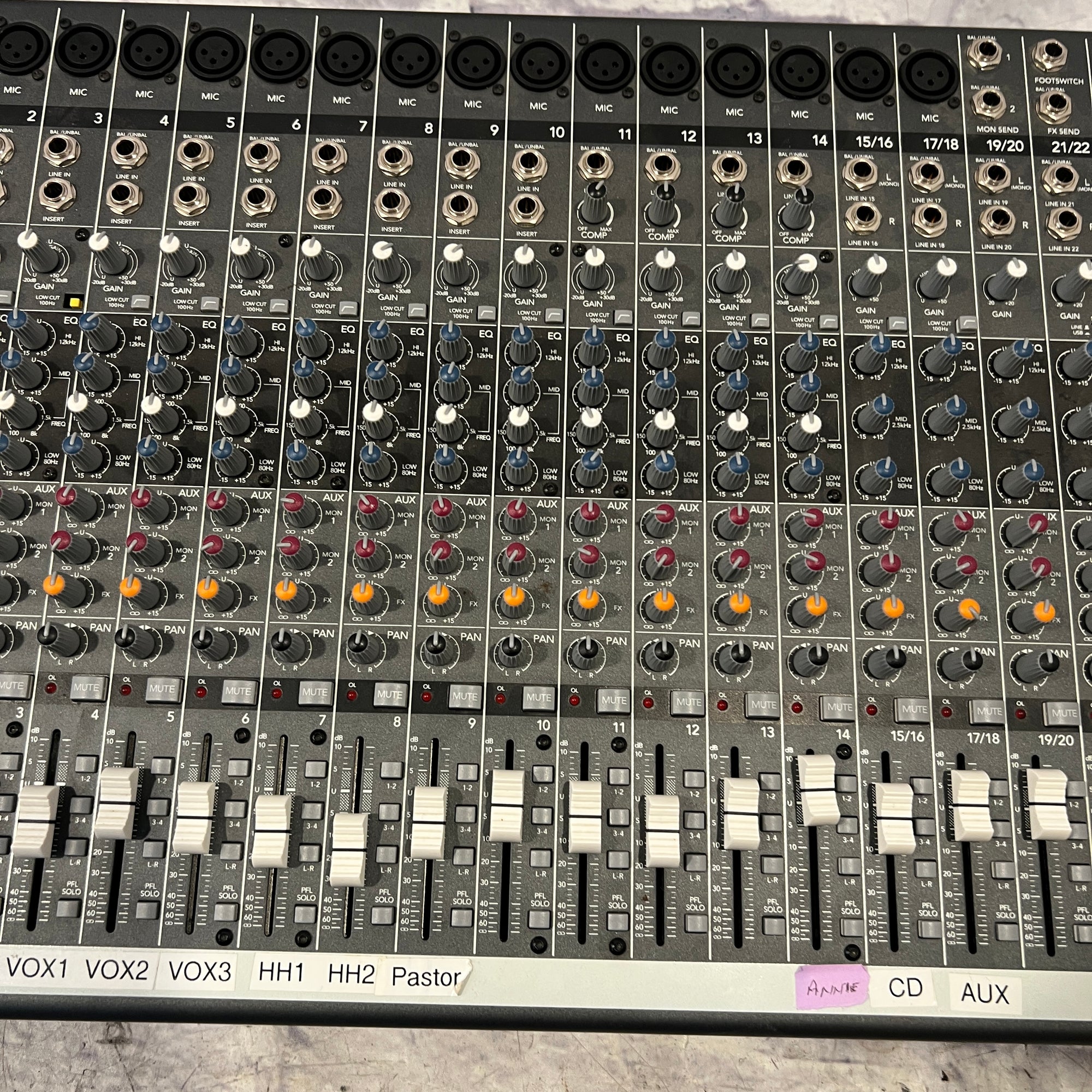 Mackie ProFX22 V1 22 Channel Passive Mixer with Effects