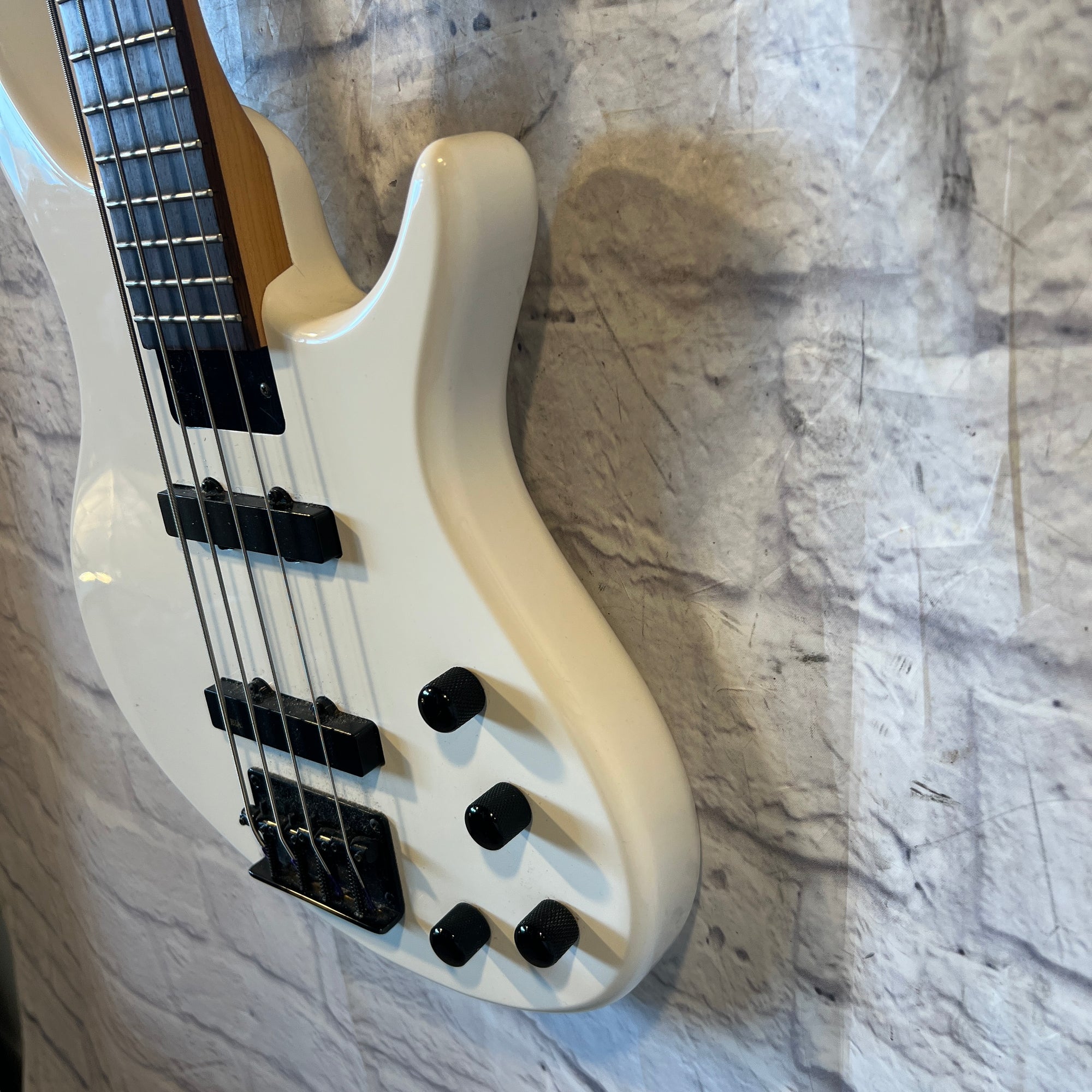 Tobias Toby Standard IV White 4 String Bass Guitar