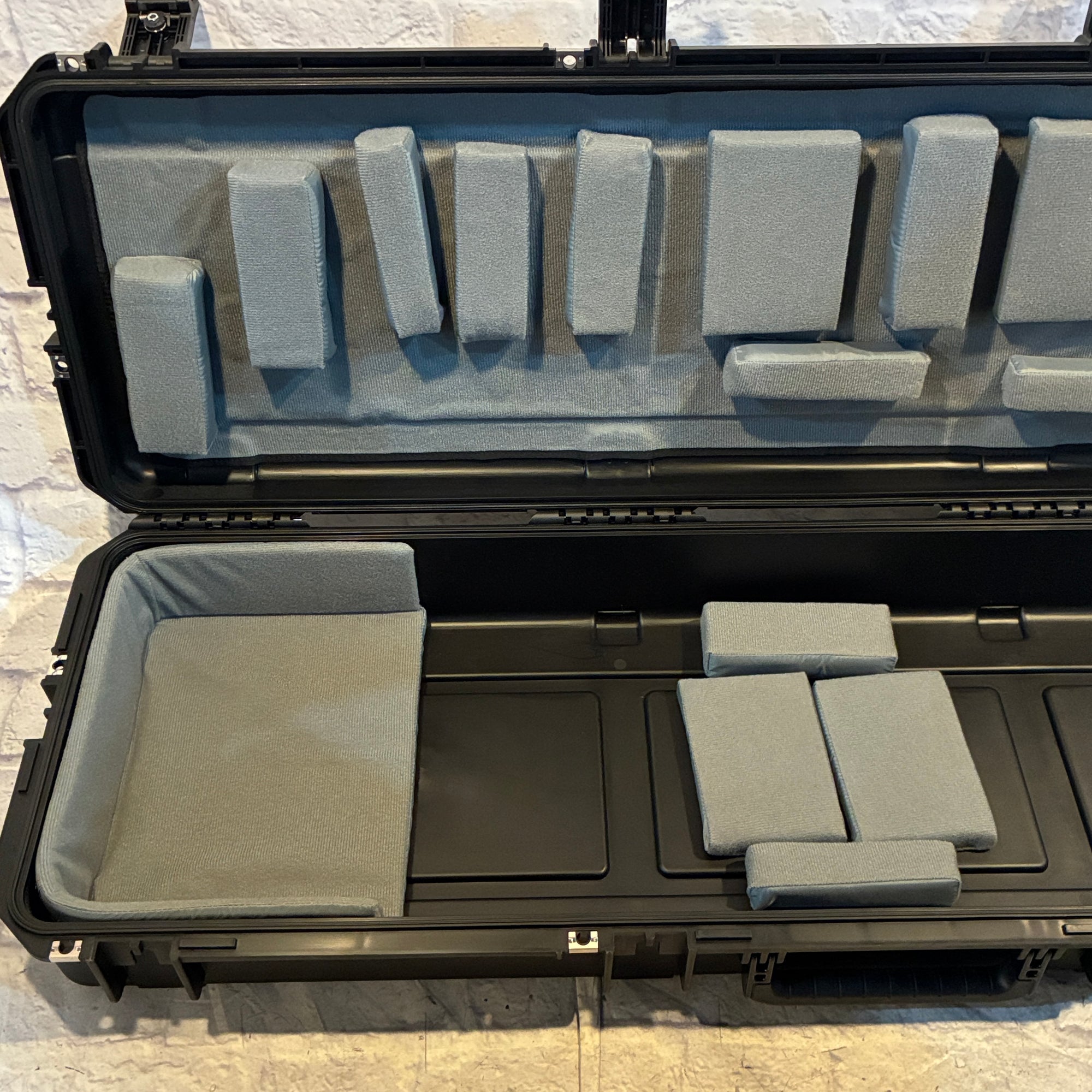 SKB I Series 76-Key Narow Keyboard Case with Wheels