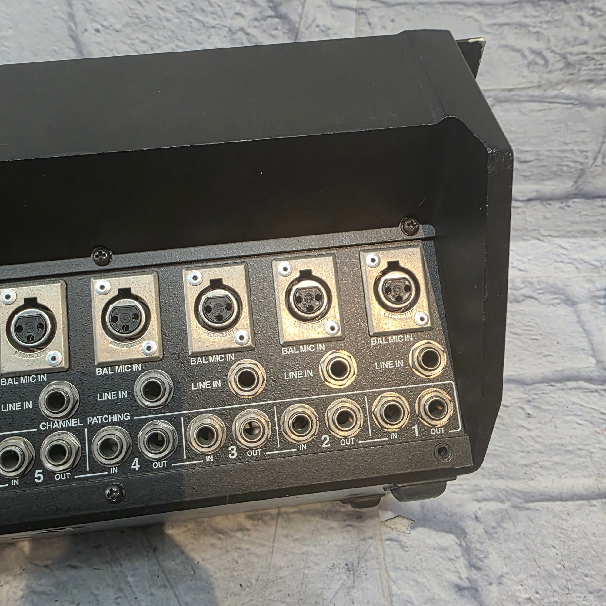 Tapco EV - 8201B  Powered Mixer