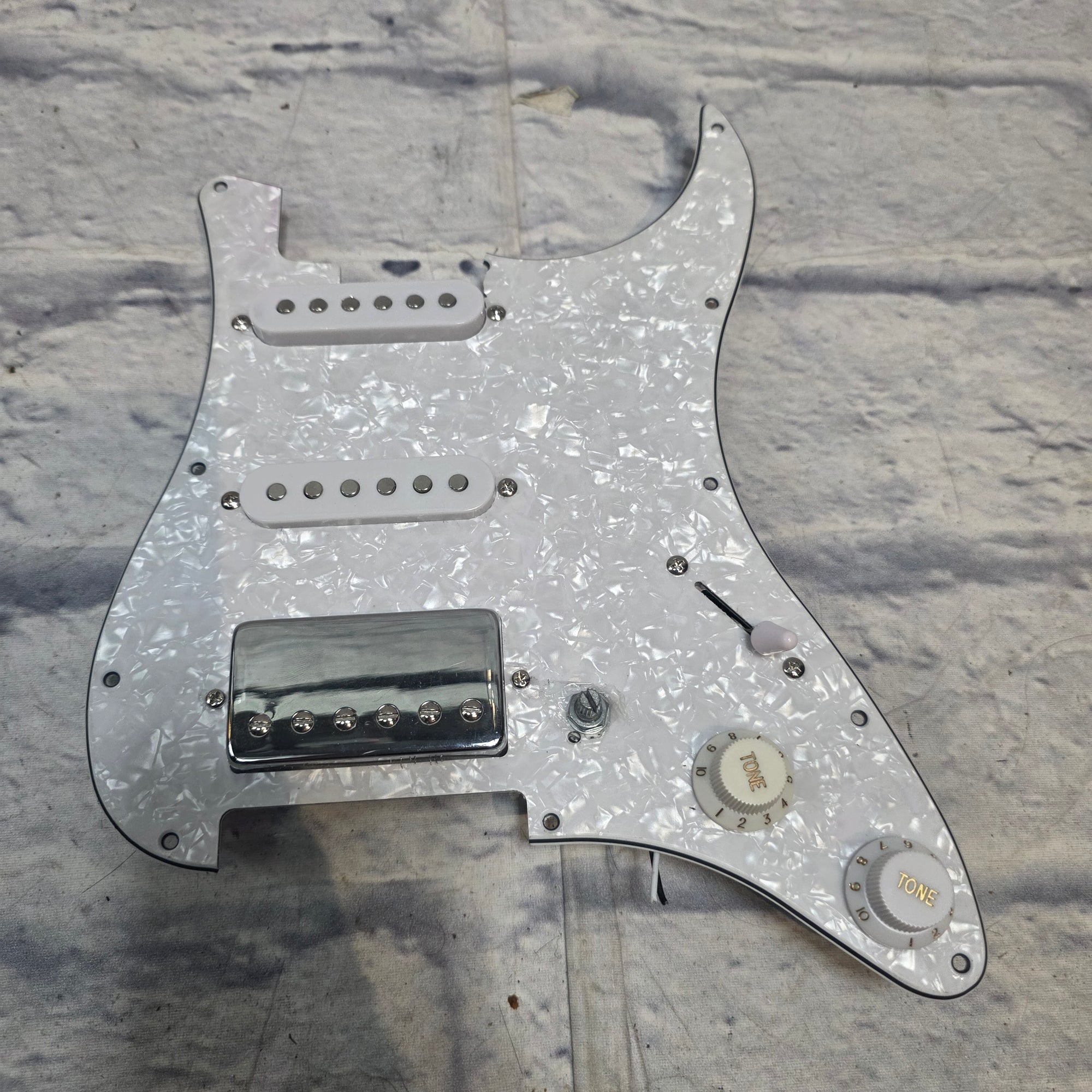 Allen Eden Loaded HSS Stratocaster Pickguard