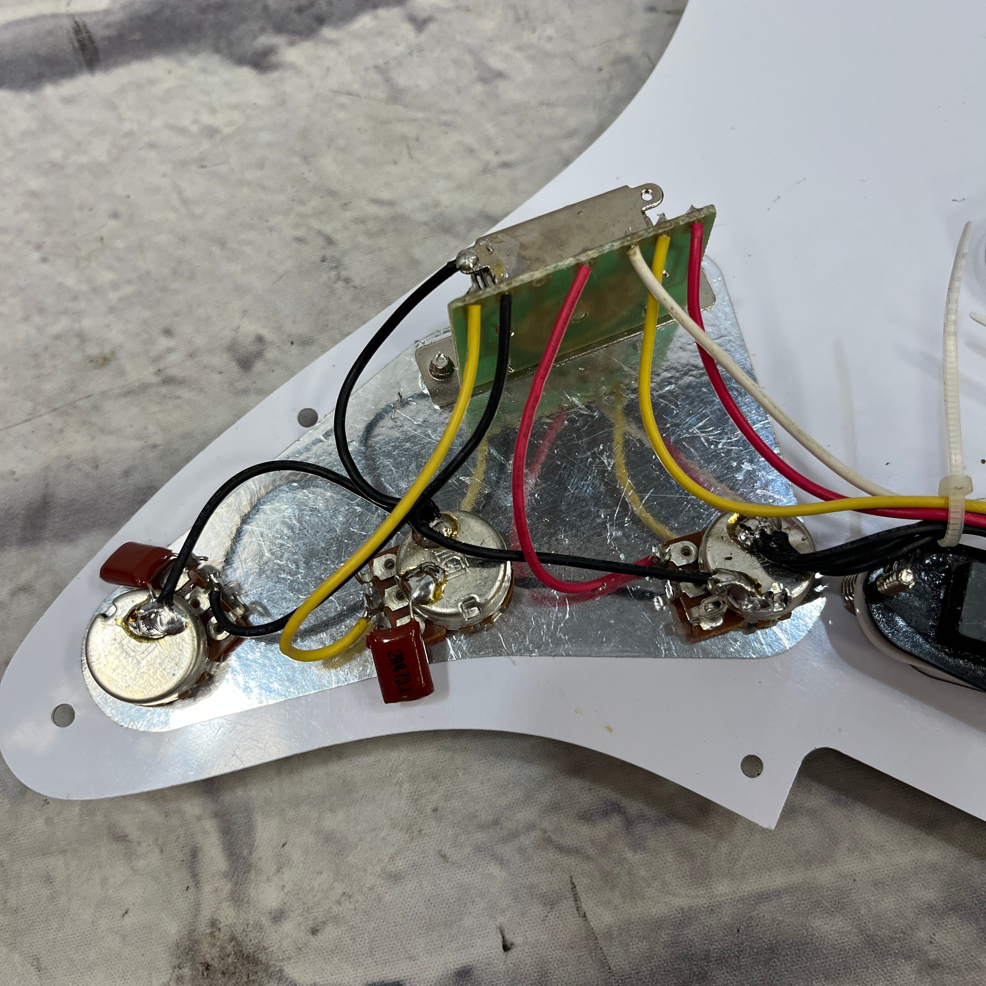 Unknown Loaded Strat Pickguard Tortoise SSS